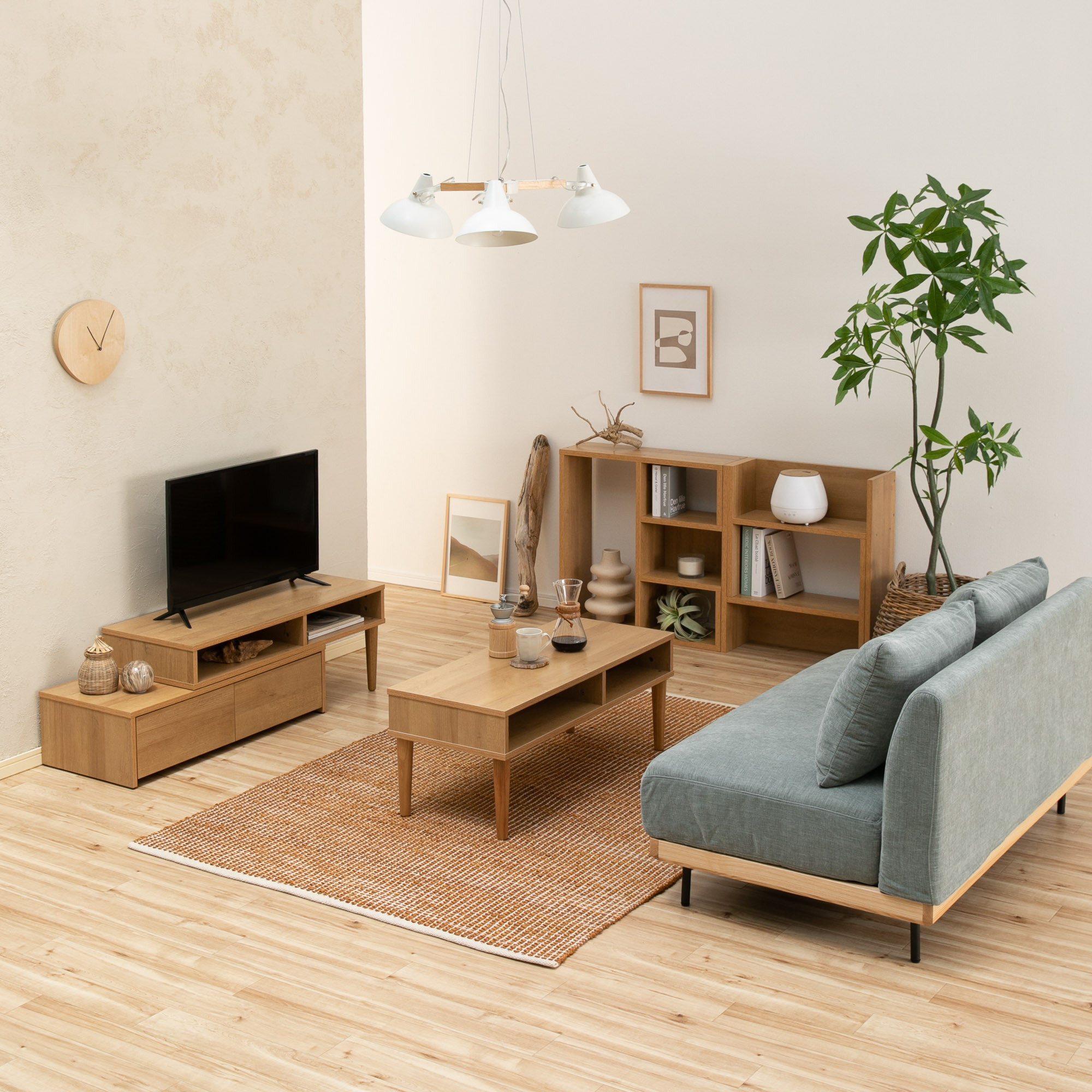 センターテーブルのあるナチュラルテイストのおしゃれなお部屋