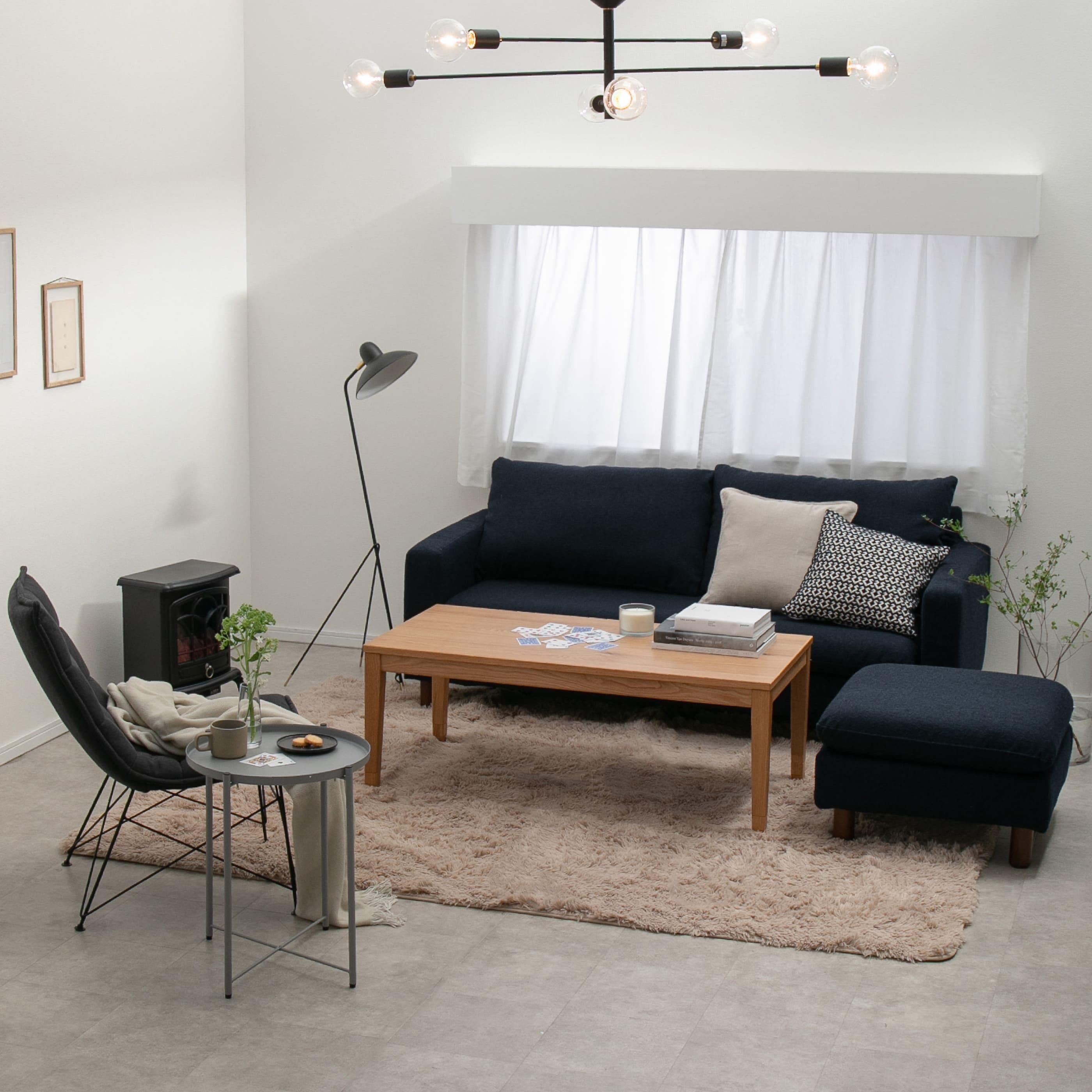 部屋の奥に ソファがある暮らしのレイアウト