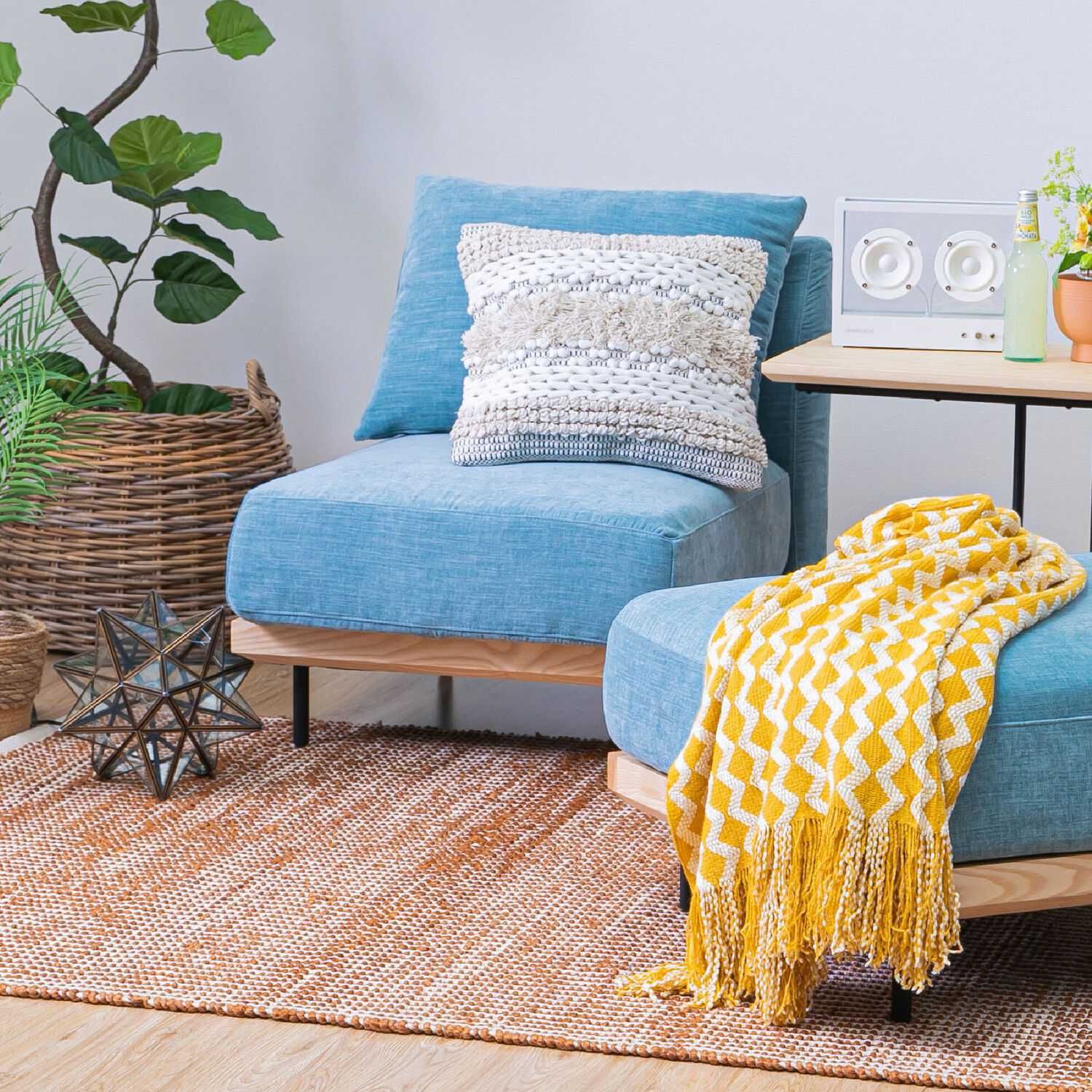 夏はブルーがアクセント　ソファのコーディネート