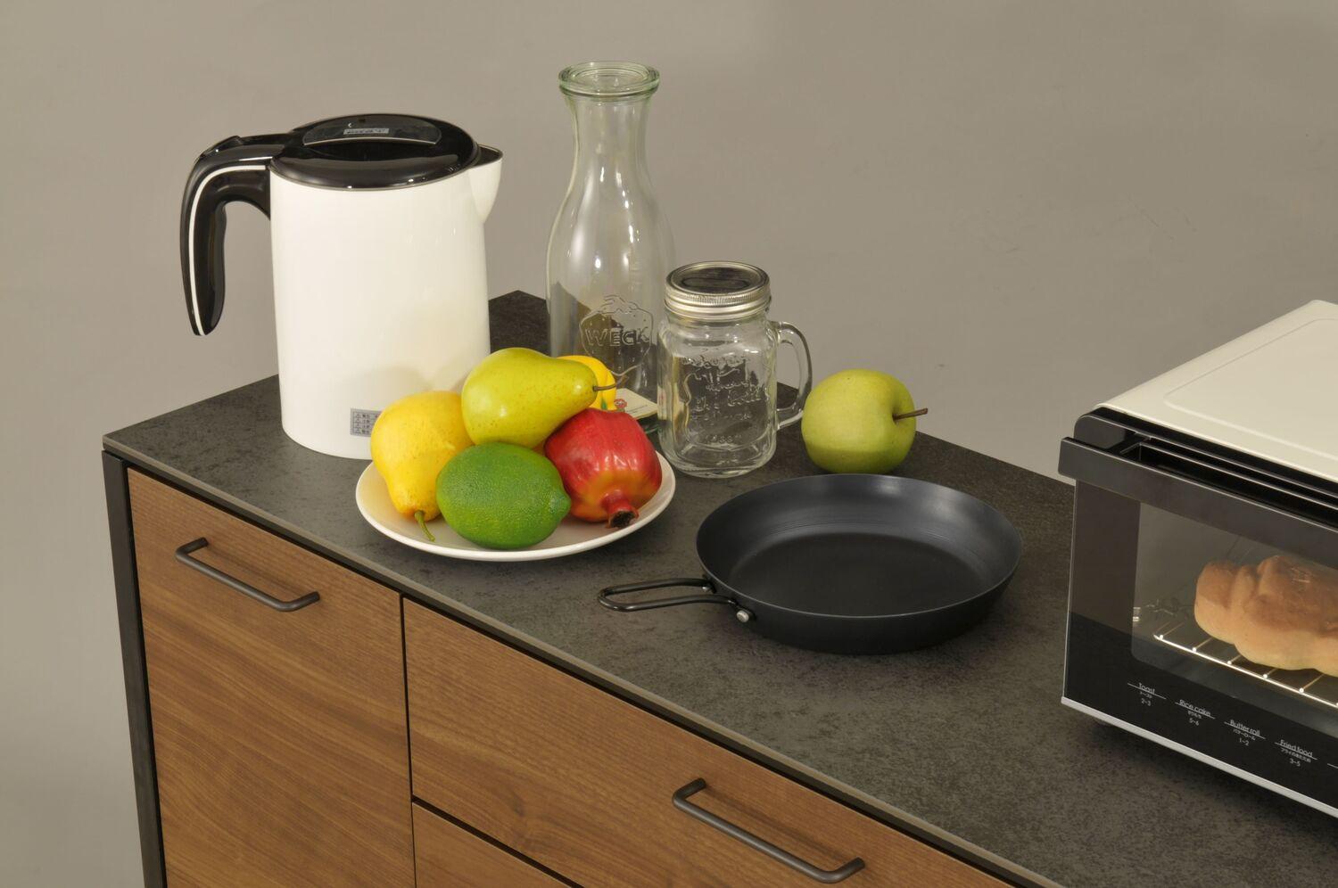 コーヒーメーカーやトースターなどキッチン家電置き場として便利な人気の収納