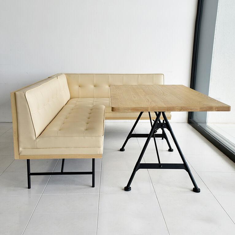 お部屋にリビングダイニングを作るソファとテーブル
