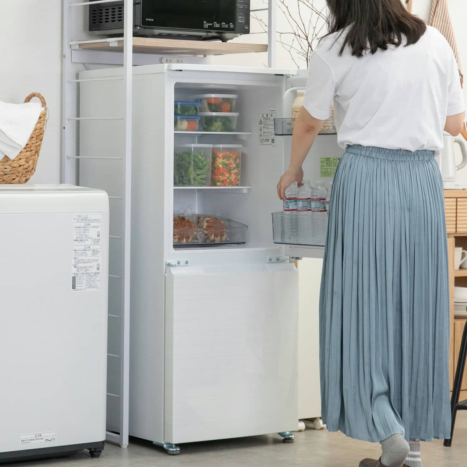 小型冷蔵庫とオーブンレンジ 冷蔵庫の上に電子レンジを置いていい？直接置ける冷蔵庫と電子レンジ