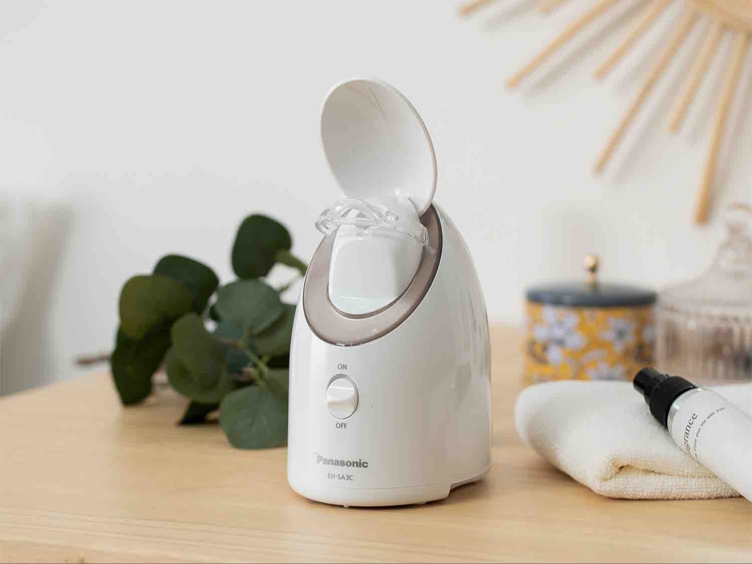 エアコンによる肌の乾燥対策になるPanasonic スチーマー ナノケア コンパクト