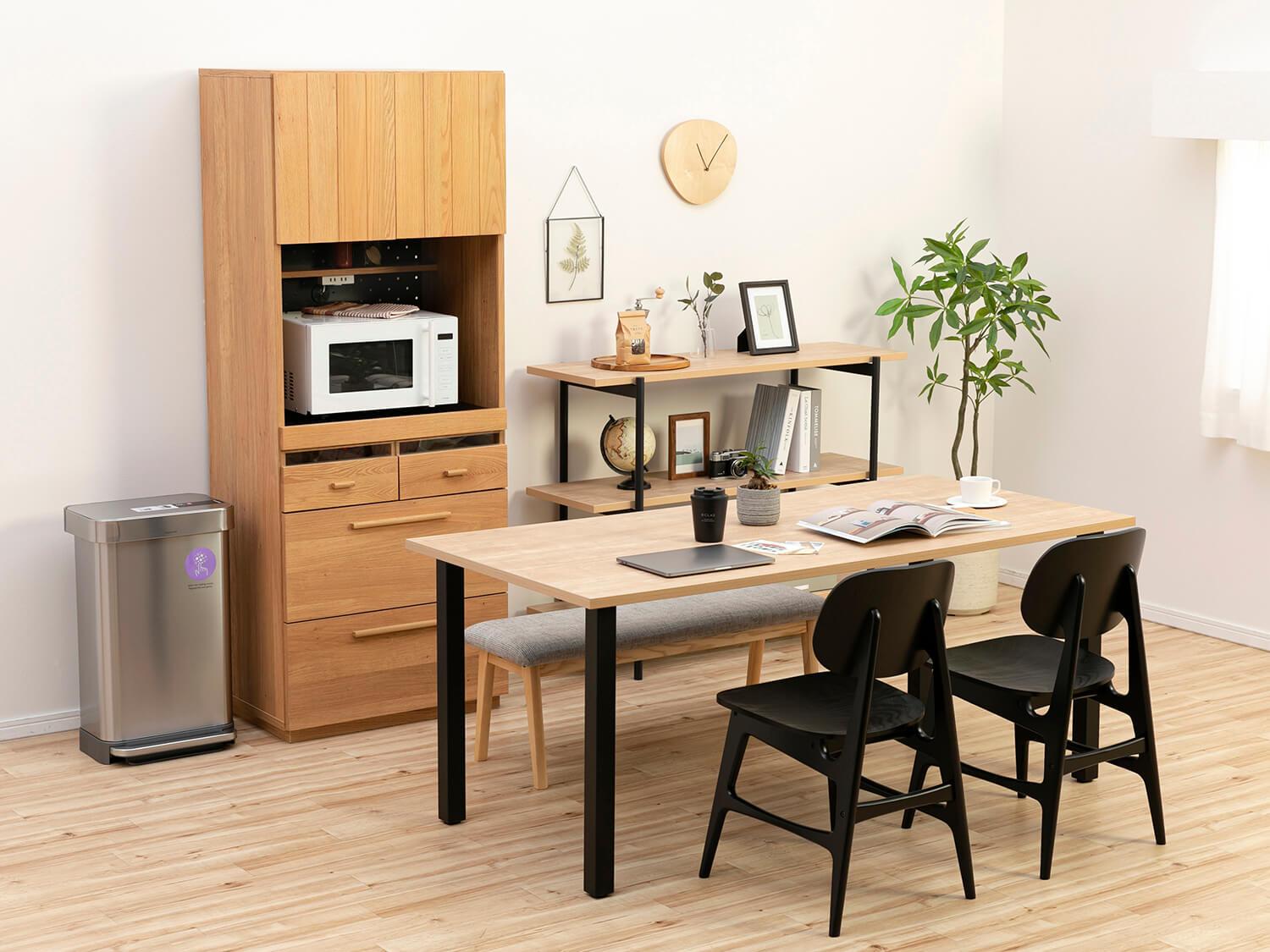 ゆったりひろびろと使えるワイドなダイニングテーブル