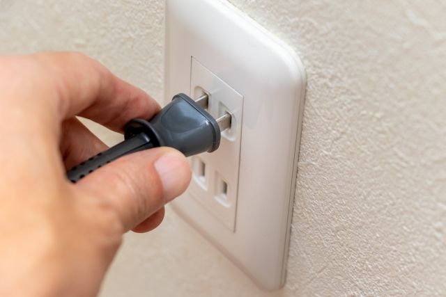 冷蔵庫の引っ越しの前日、水抜きのために電源を切る