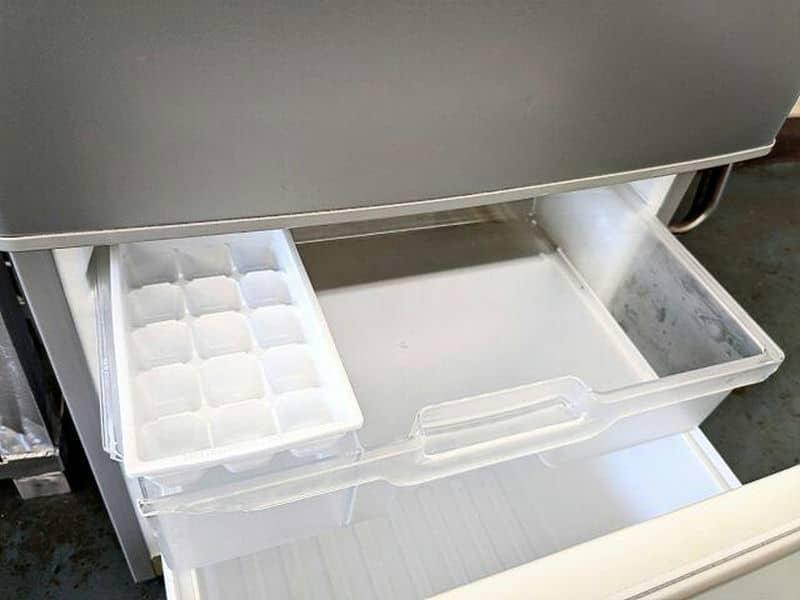 冷蔵庫の引越し前に水抜きした冷蔵庫