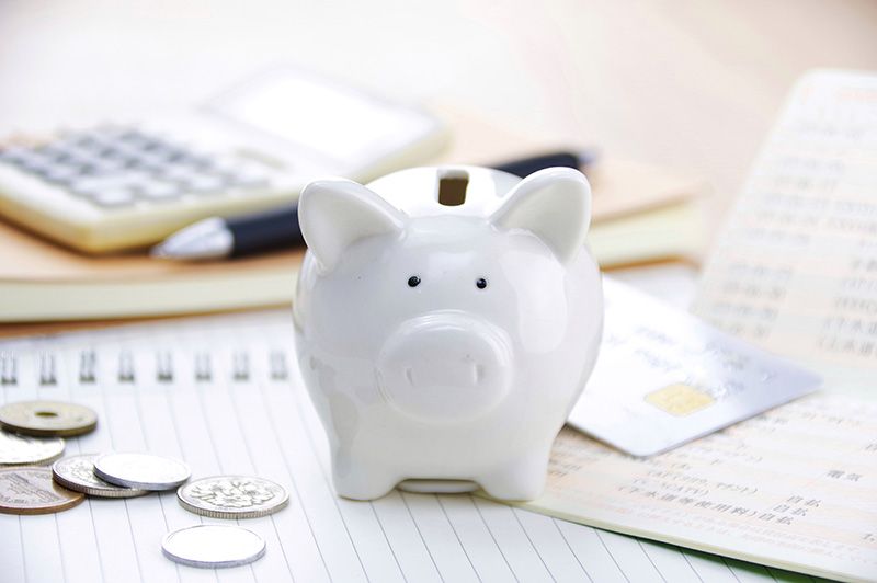 大学生一人暮らしの費用の計算と貯金箱