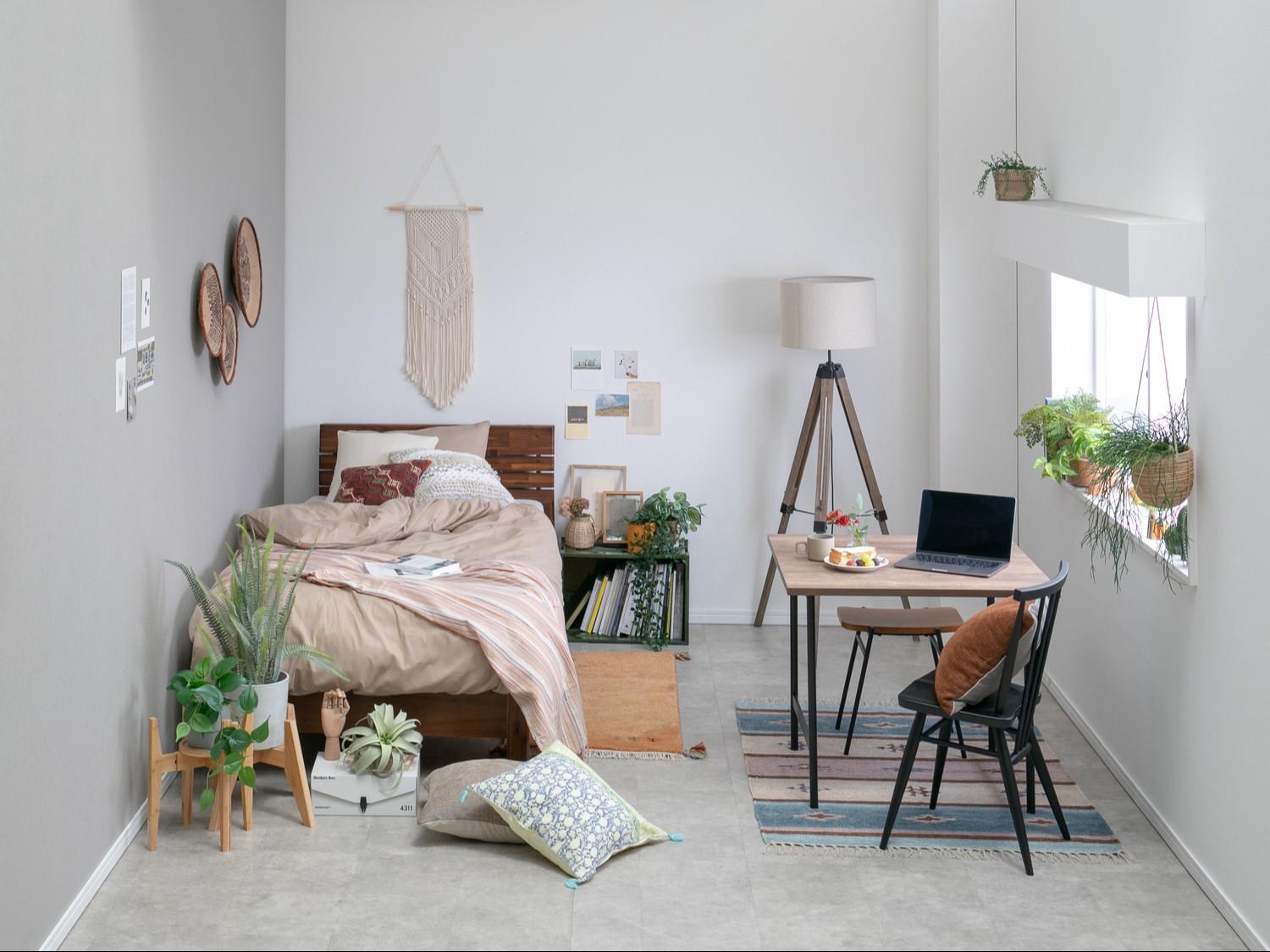 ベッド＆テーブルのワンルームライフ