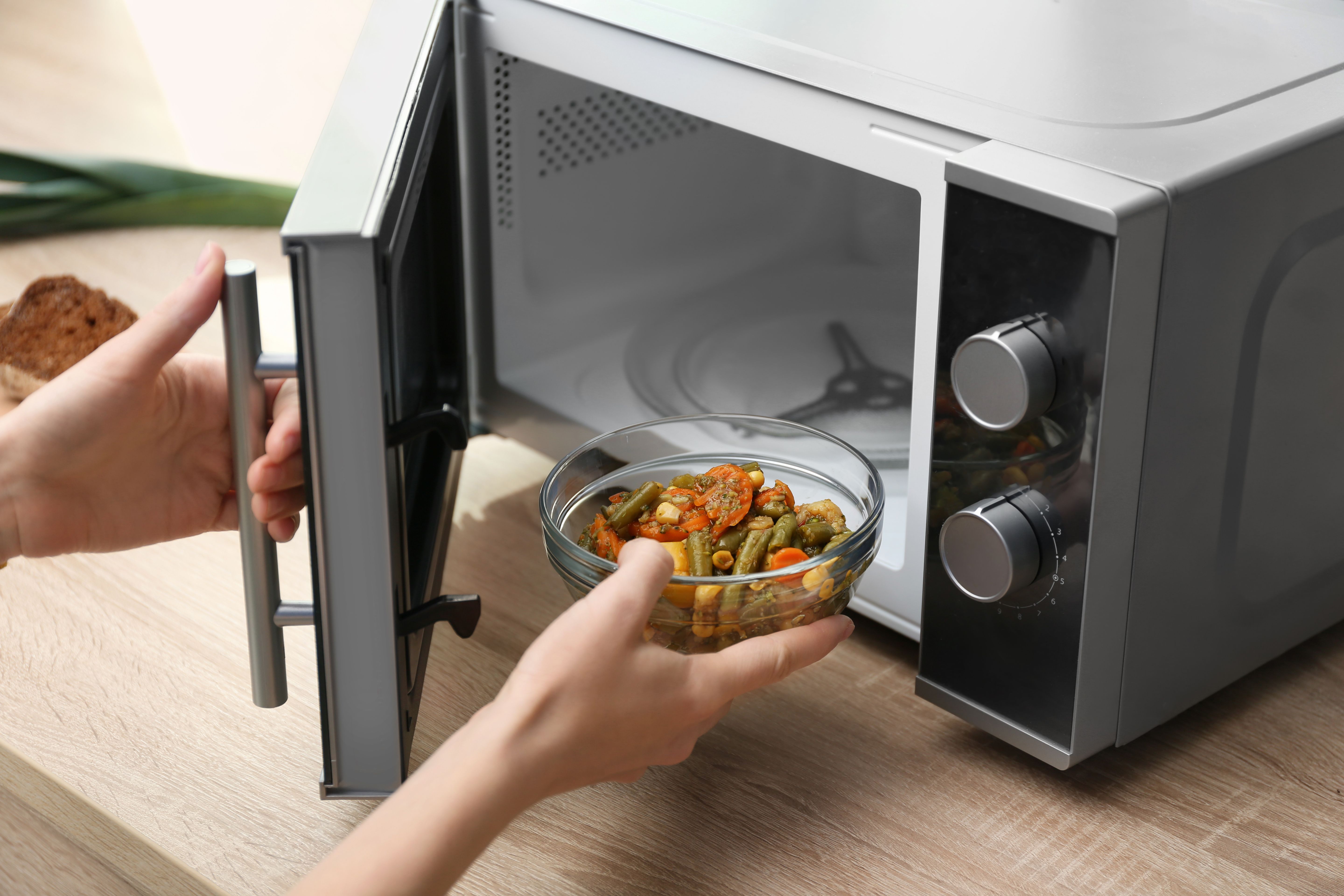 電子レンジの掃除が必要になる原因