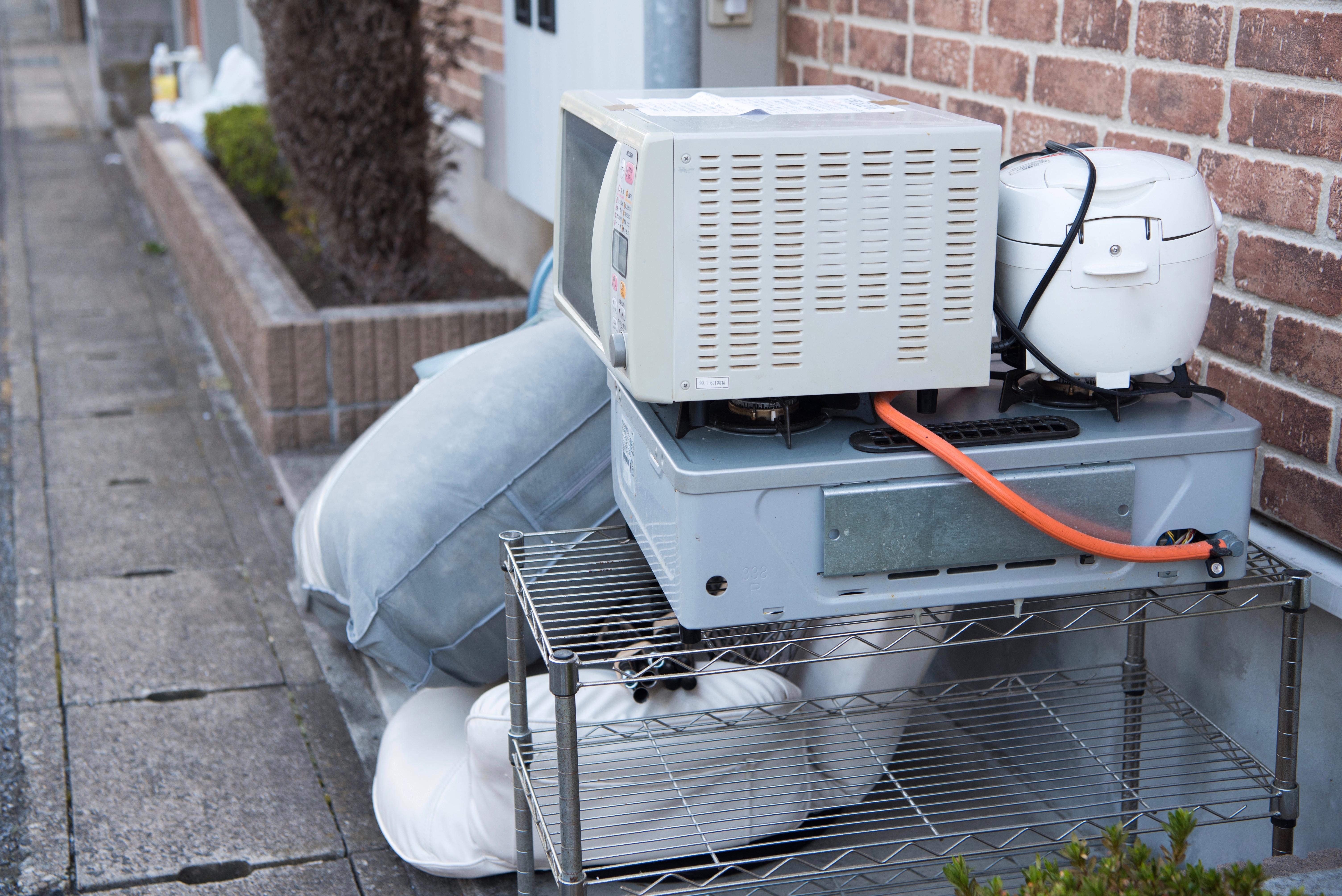 廃棄された家電や家具