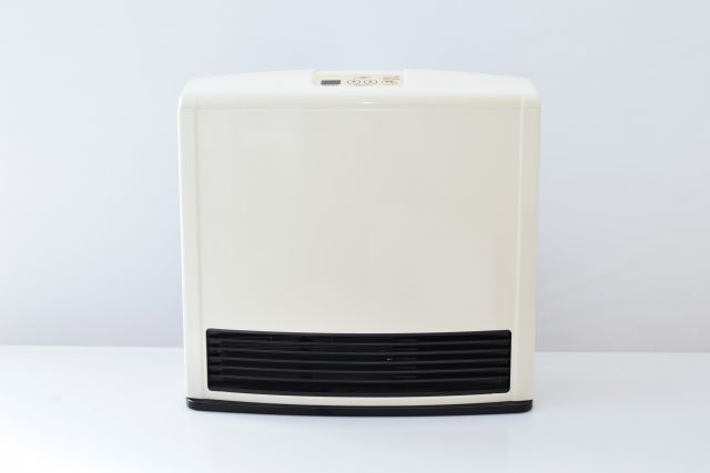 暖房器具のなかでも部屋を素早く暖めるコスパの良いガスファンヒーター