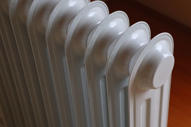 暖房器具の中でコスパが良く寝室向きのオイルヒーター