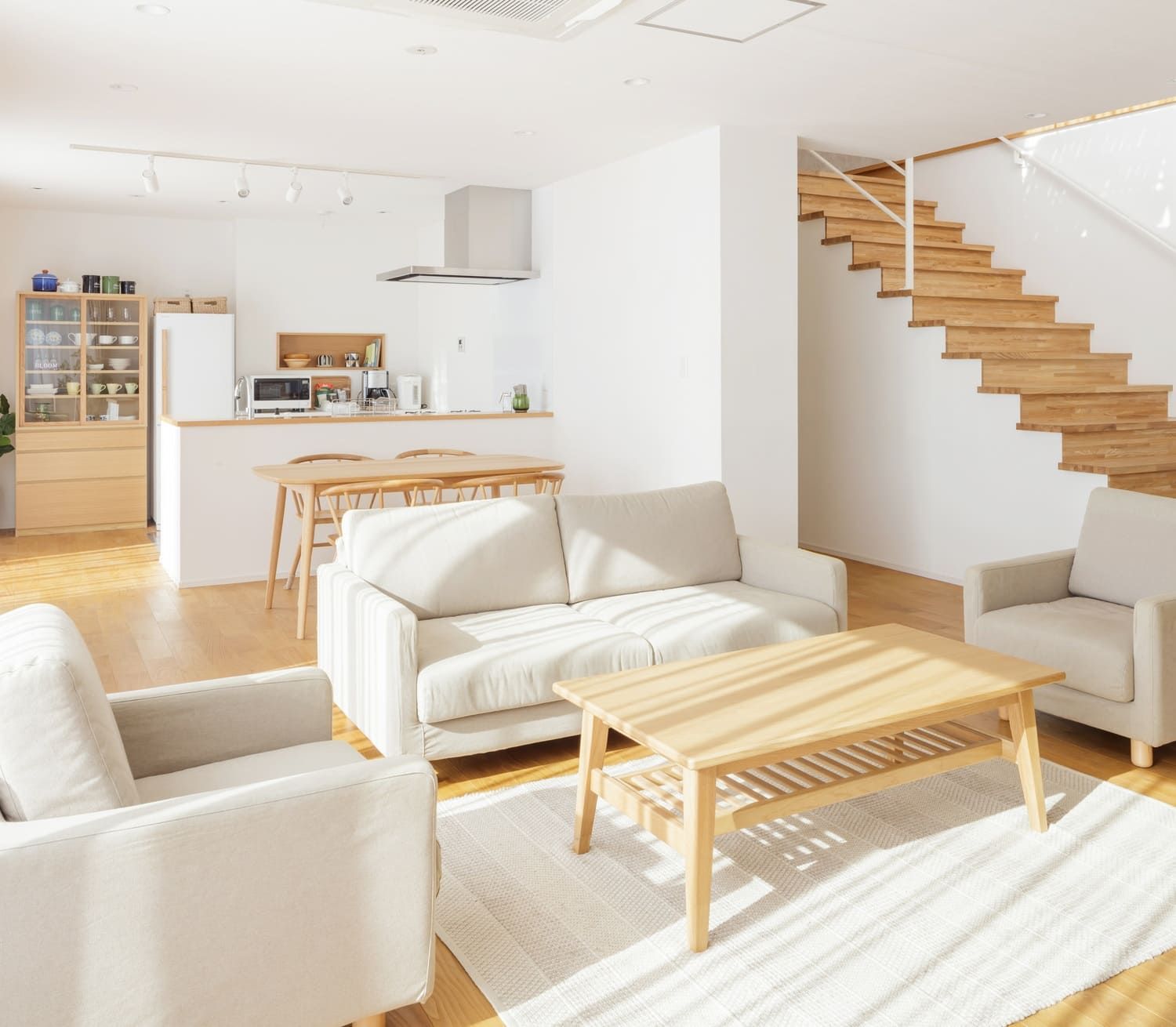 白系統の部屋のインテリア