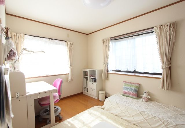 女子の白い部屋6畳