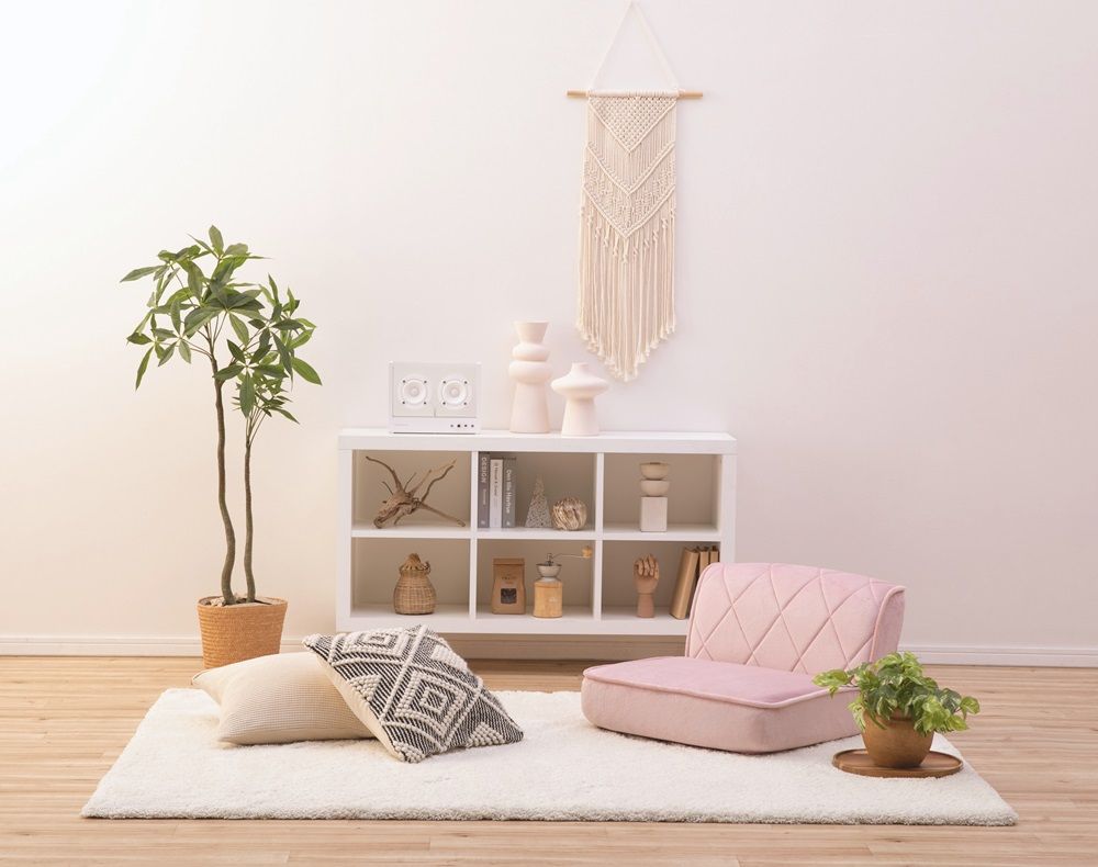 女の一人暮らしのおしゃれな白系統の部屋5畳