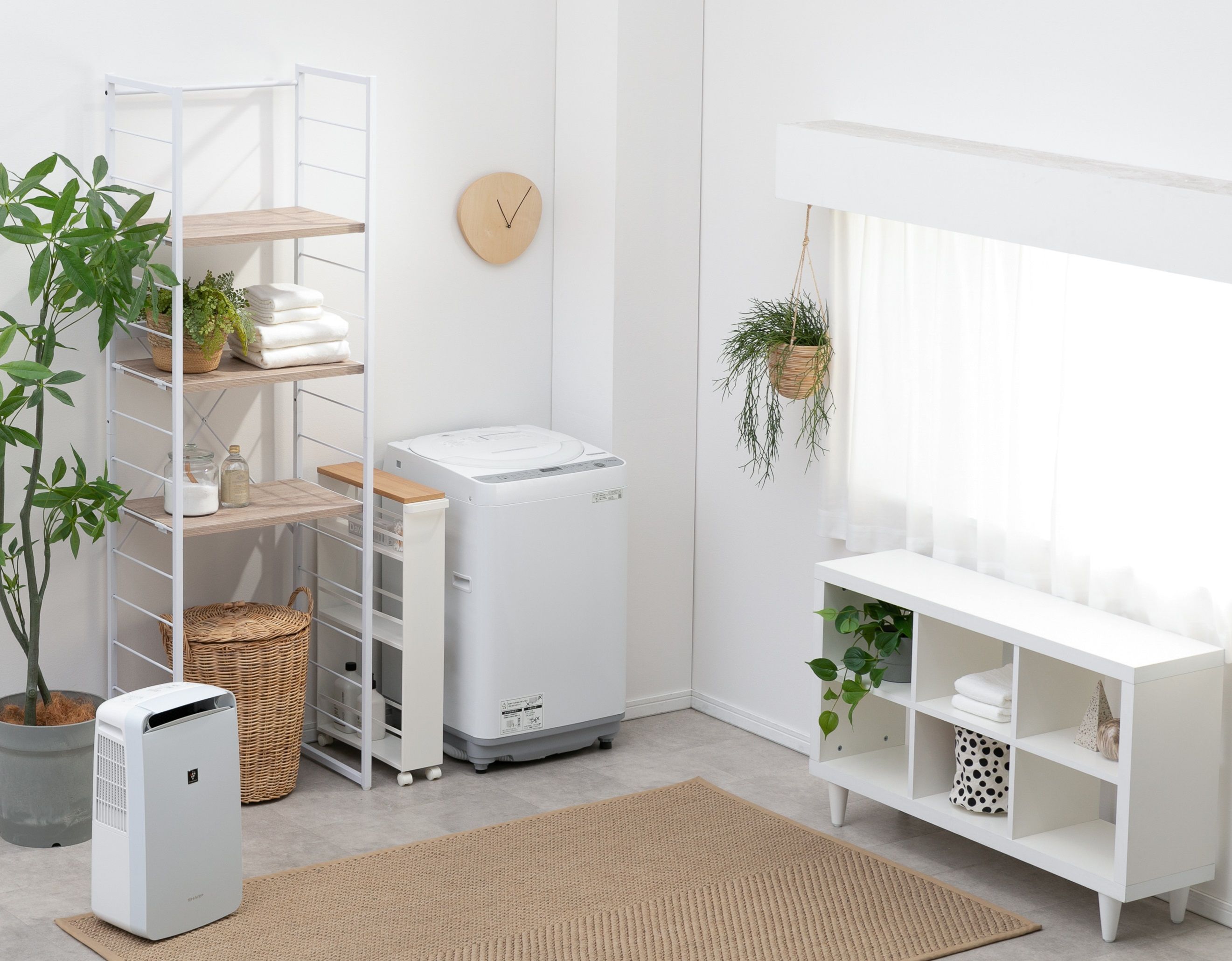 女子の白い部屋おしゃれなランドリースペース