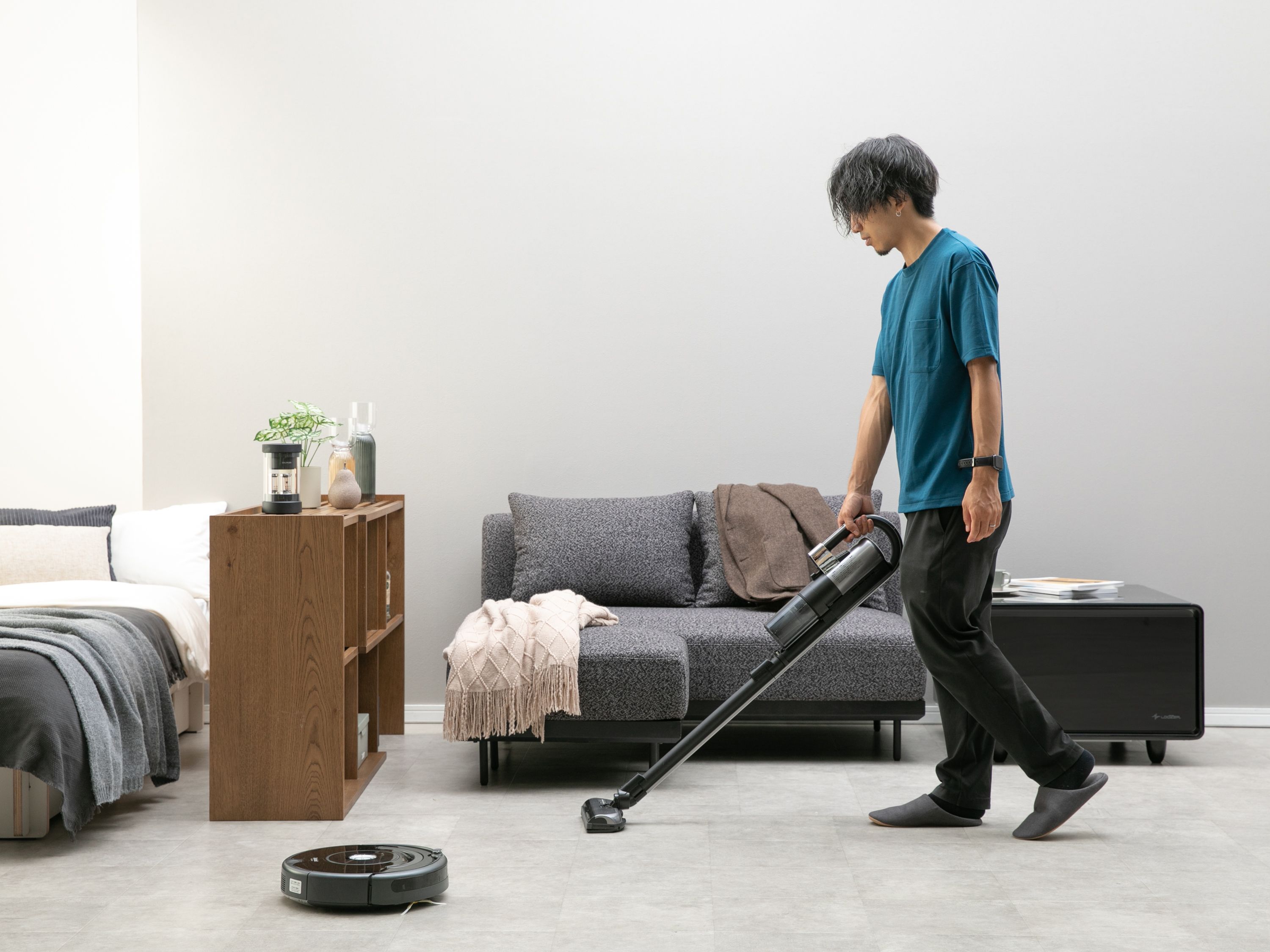 一人暮らしでソファー邪魔だと感じる理由　日々の掃除が大変になる