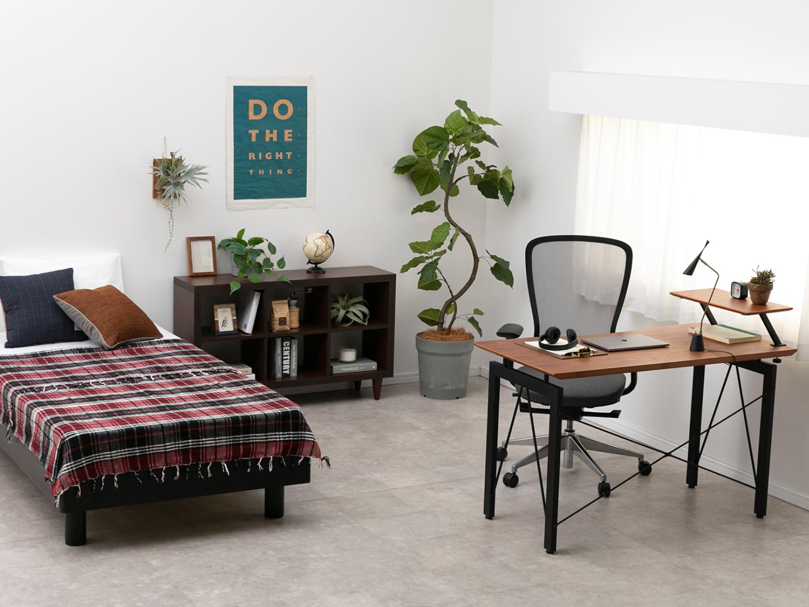 ベッドとデスクを すっきり配置する