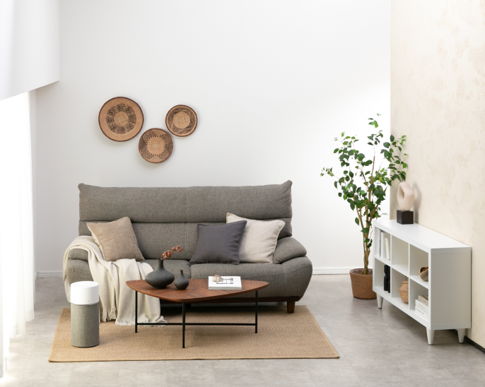 ハイバックソファの広々リビング