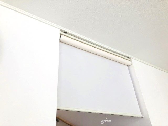 部屋 仕切りアイデア ロールスクリーン