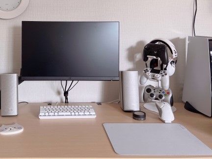 スッキリ整理されたゲーミングデスク