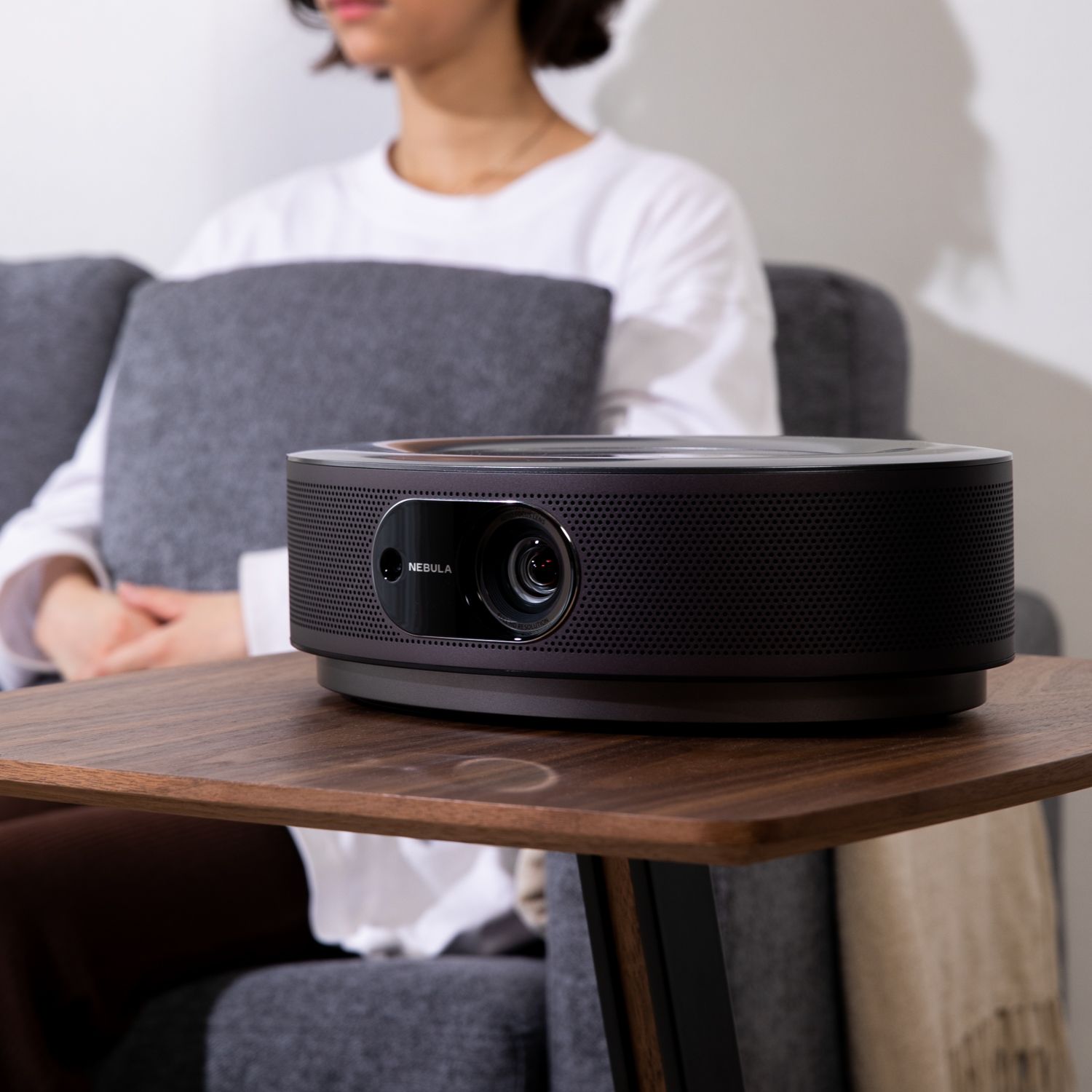 一人暮らし プロジェクターをテレビ代わりにするならAnker Nebula Cosmos プロジェクター