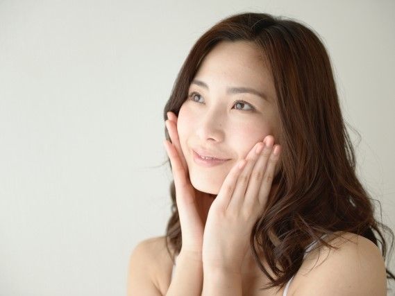 美顔ローラー の効果的な使い方は下から上へ