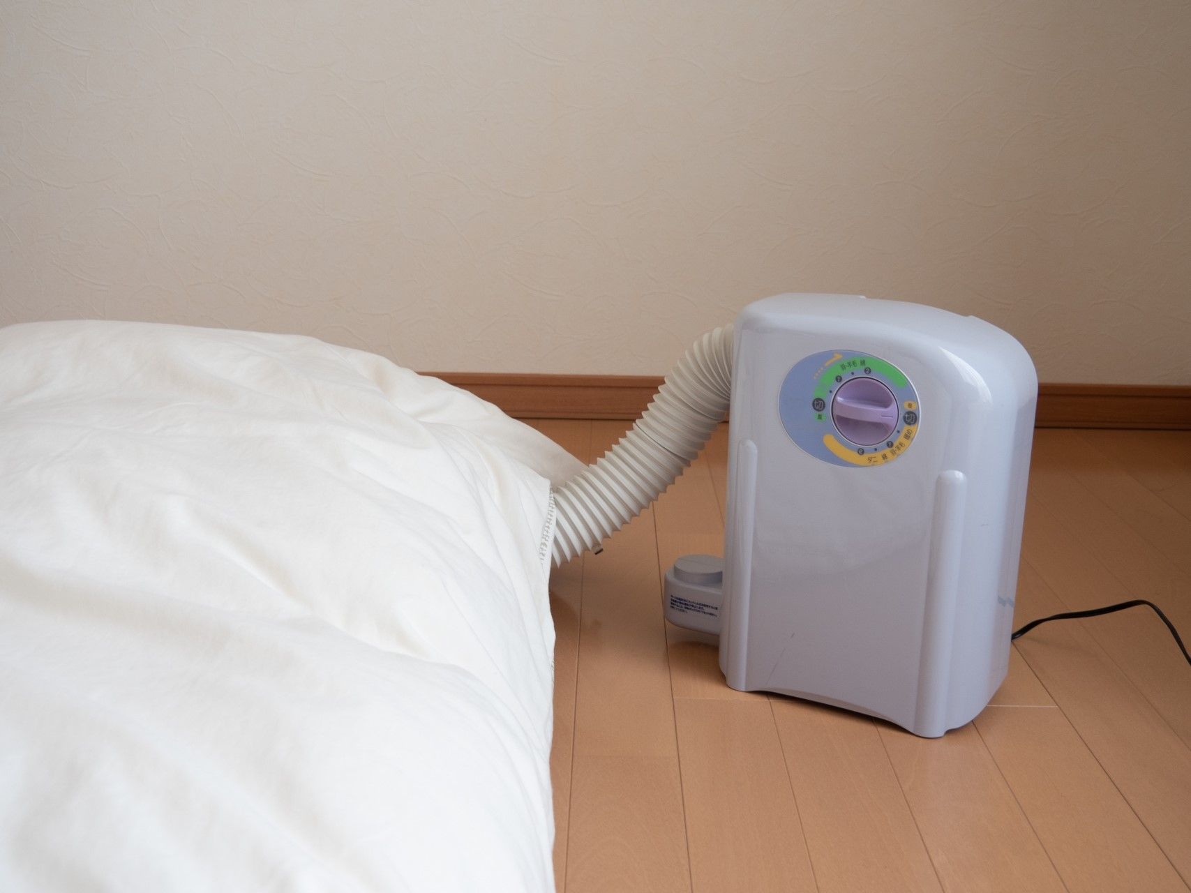 布団が 干せないときも ダニを駆除できる布団乾燥機