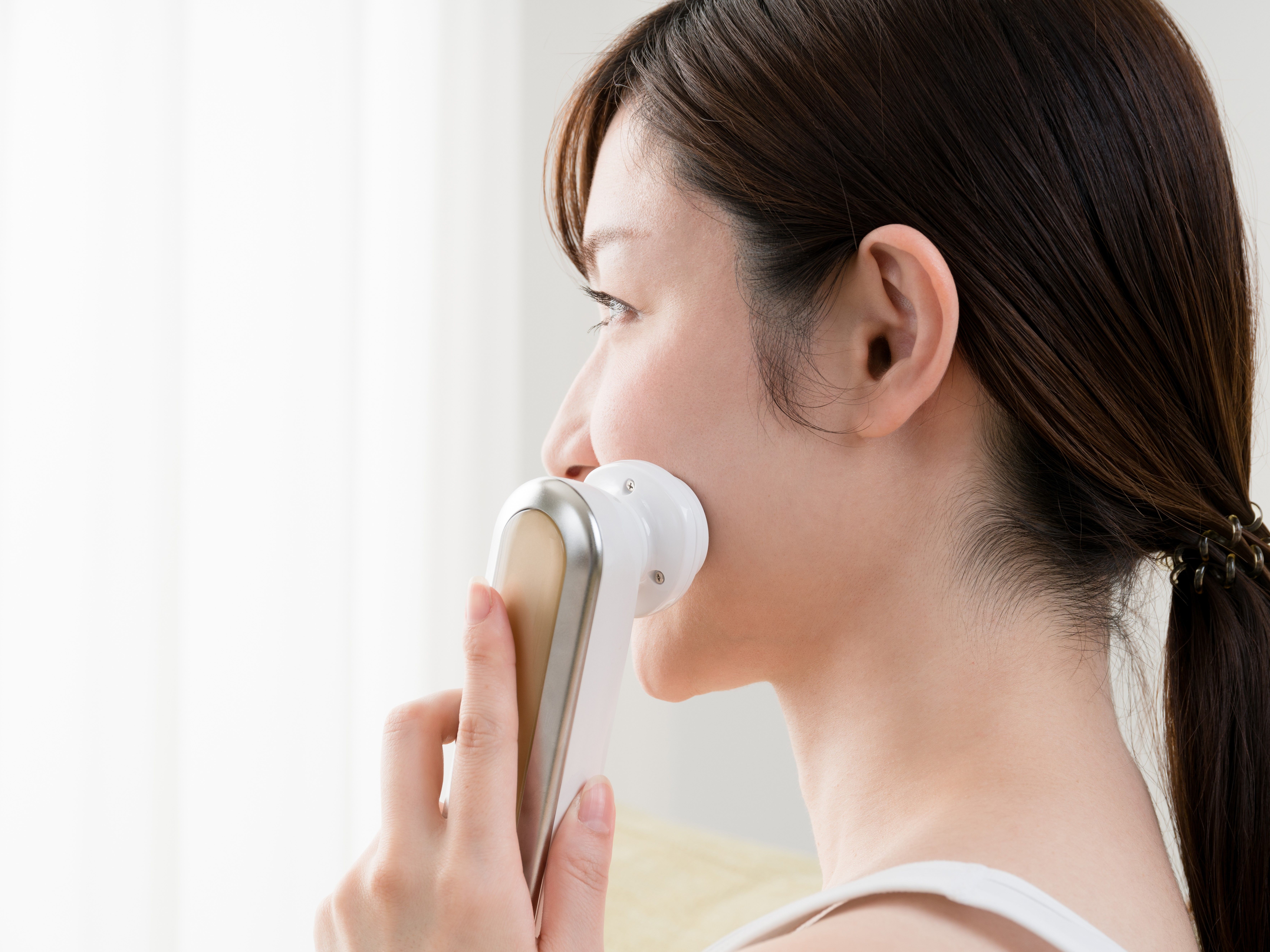 肌のハリ感をアップさせるRF美顔器