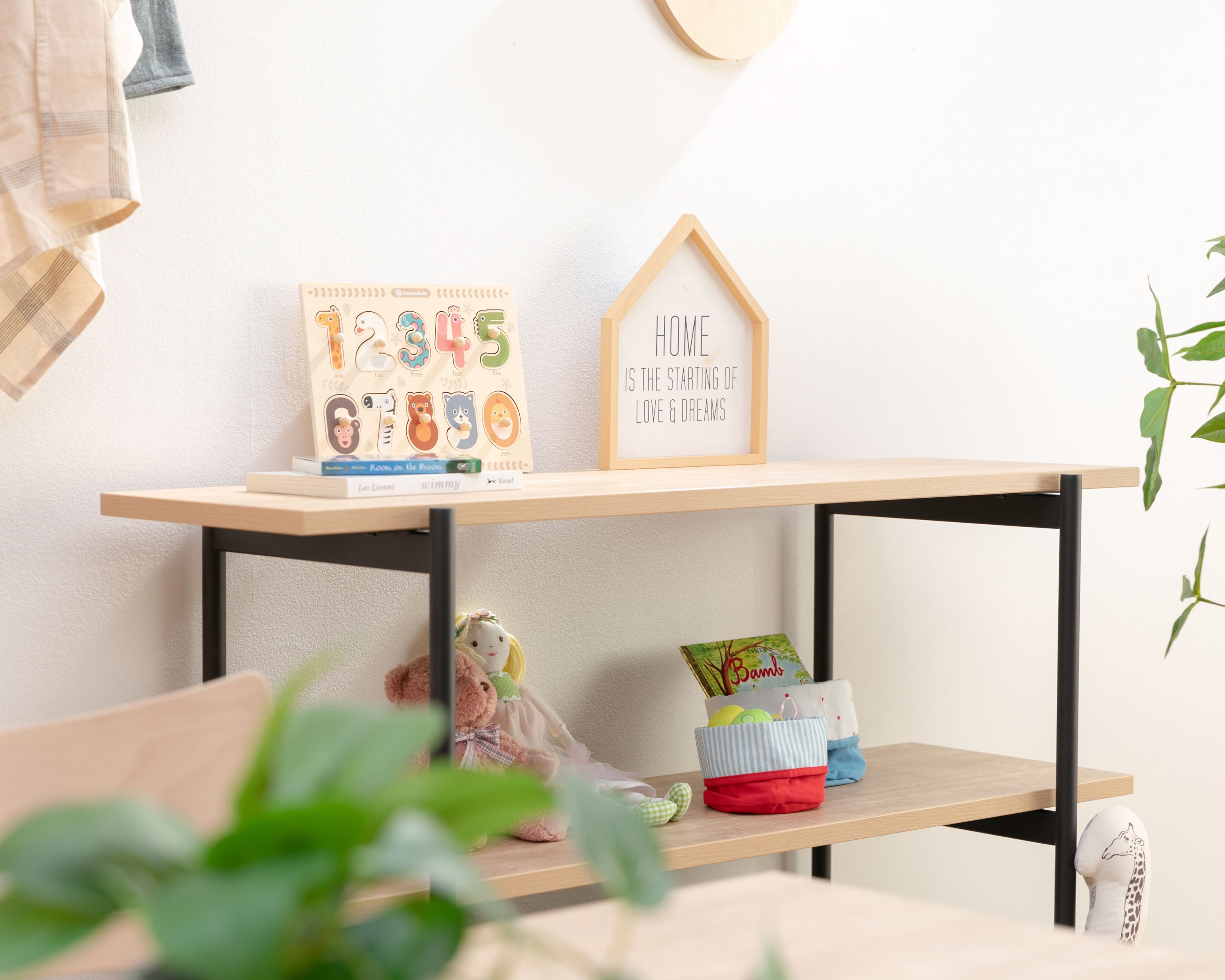 小さい子どもがいる家のオープンラックはおしゃれで安全なものがおすすめ