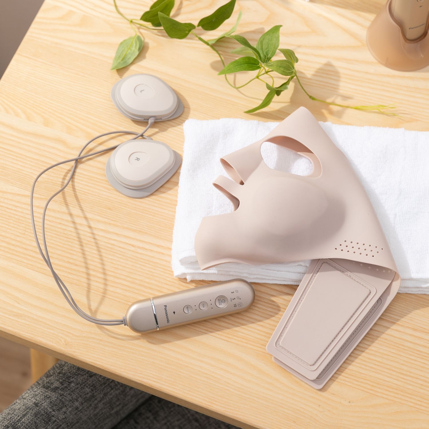 京都の家電レンタルCLASで借りれるPanasonic マスク型イオン美顔器