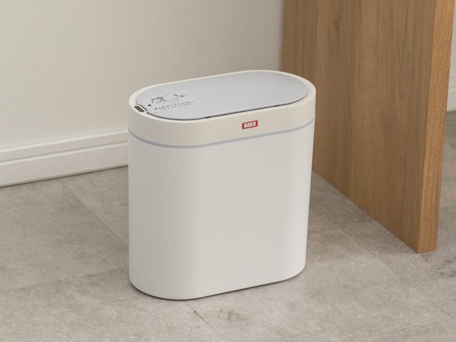 自動で開閉する防水ミニセンサーダストボックス