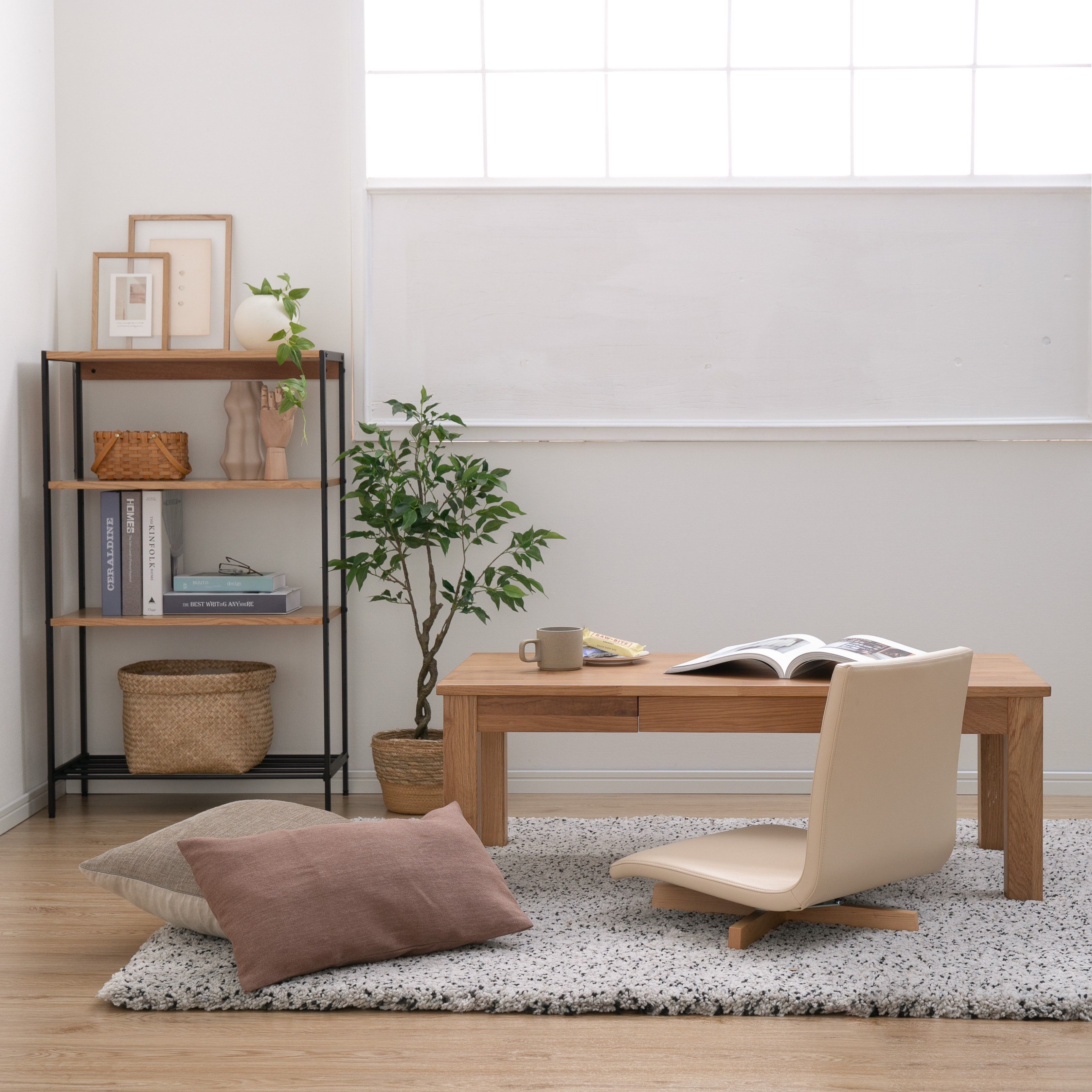 一人暮らしの狭いお部屋に最適な木製ラック