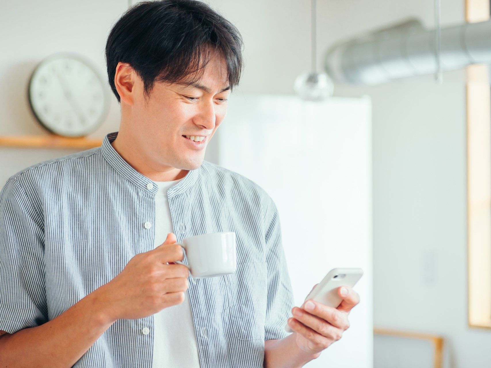 家電のレンタル・サブスクで機種交換や返却も手間なくラクな男性
