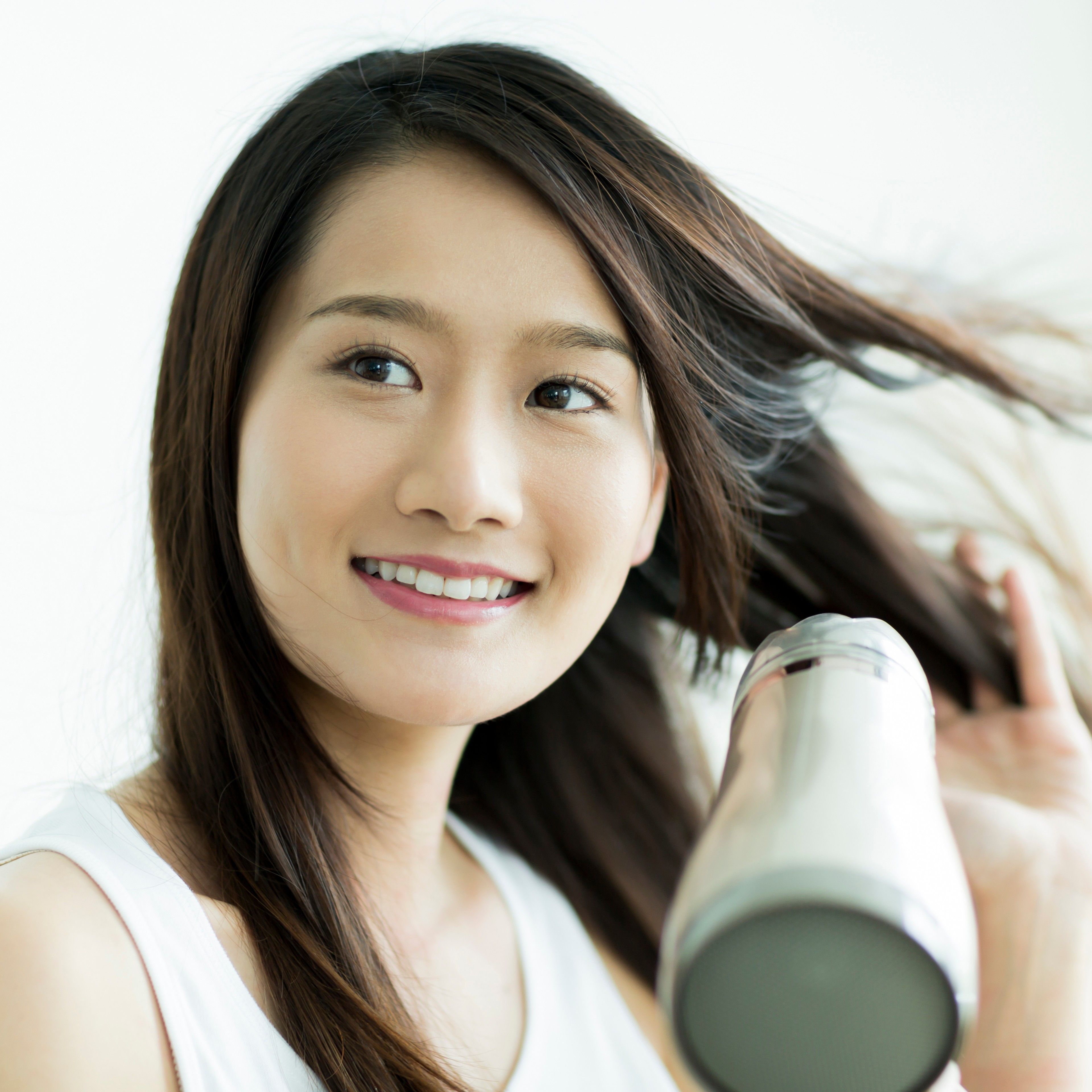 短時間で髪を傷めず乾かす風量のある使えば使うほど髪が綺麗になるドライヤー
