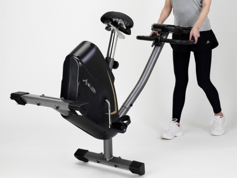 スピンバイクのホイール重量は負荷の高さと安定感に関わる
