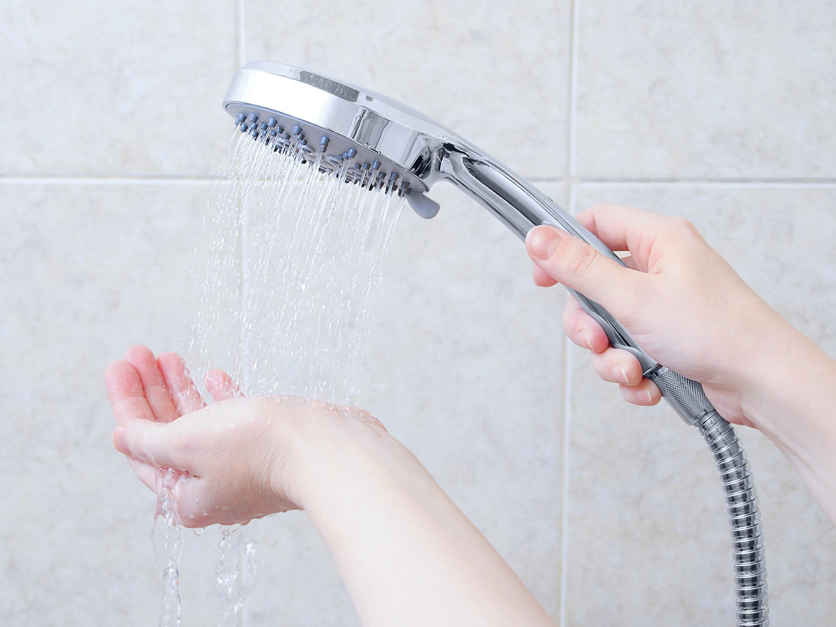 シャワーヘッドの水圧に不満なら「低水圧対応」か「ブースト機能」付きを選ぶ