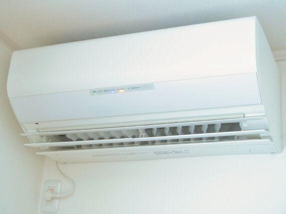部屋の空気を乾燥させるエアコン
