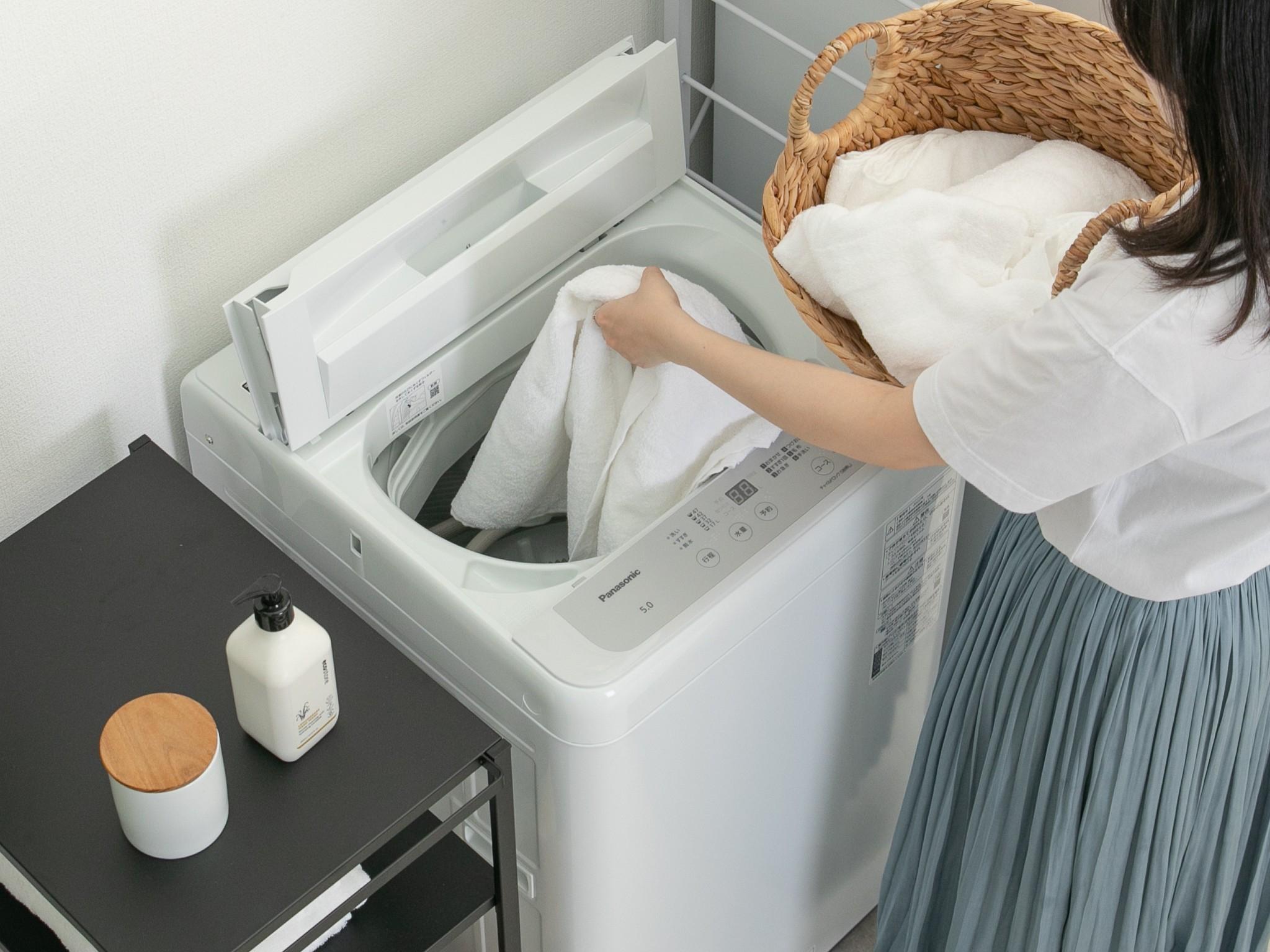 初期費用を抑えて新生活をスタートした女性の暮らしのイメージ