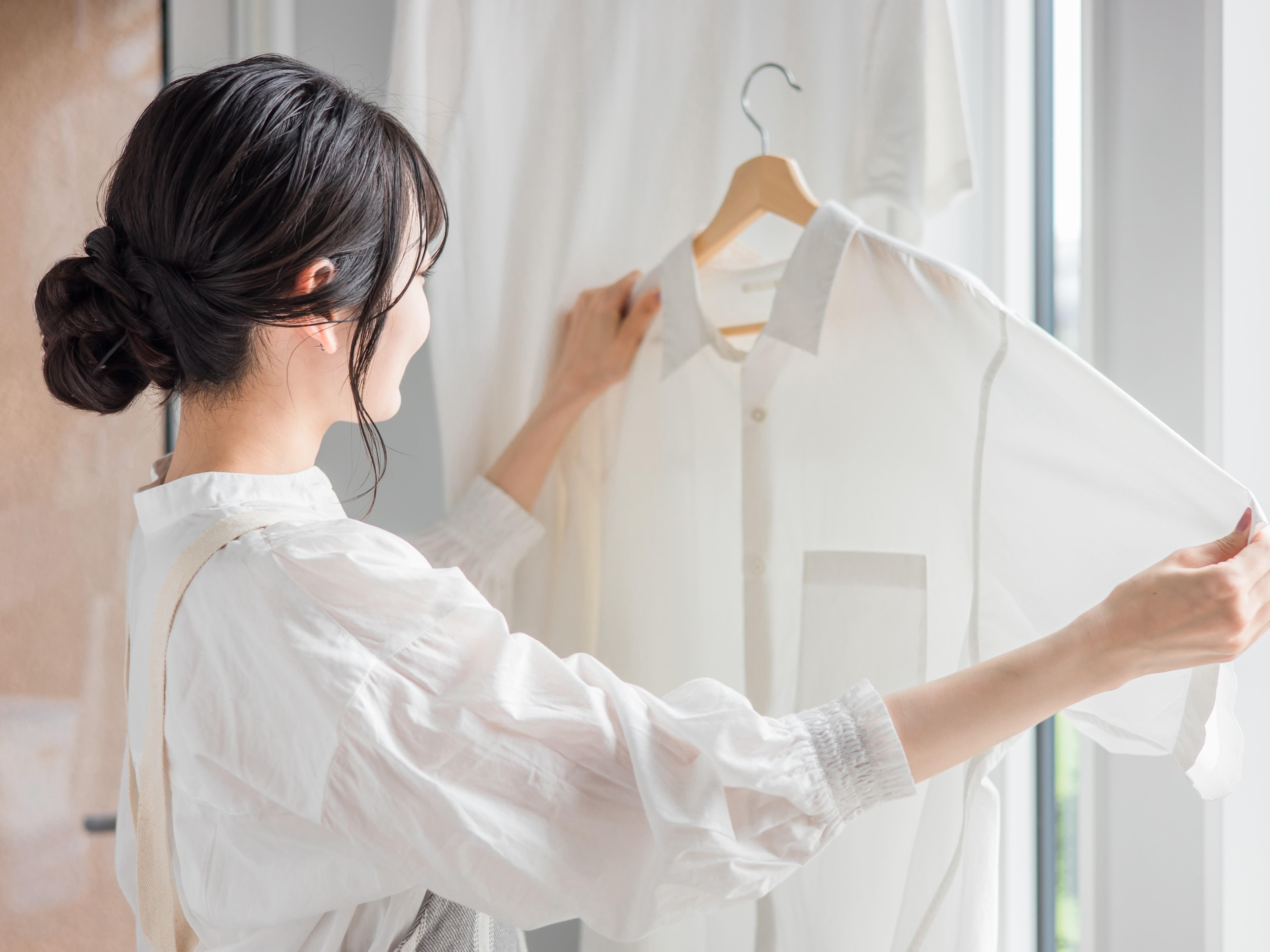 「おしゃれ着」「ソフト」コースの違いを考える女性
