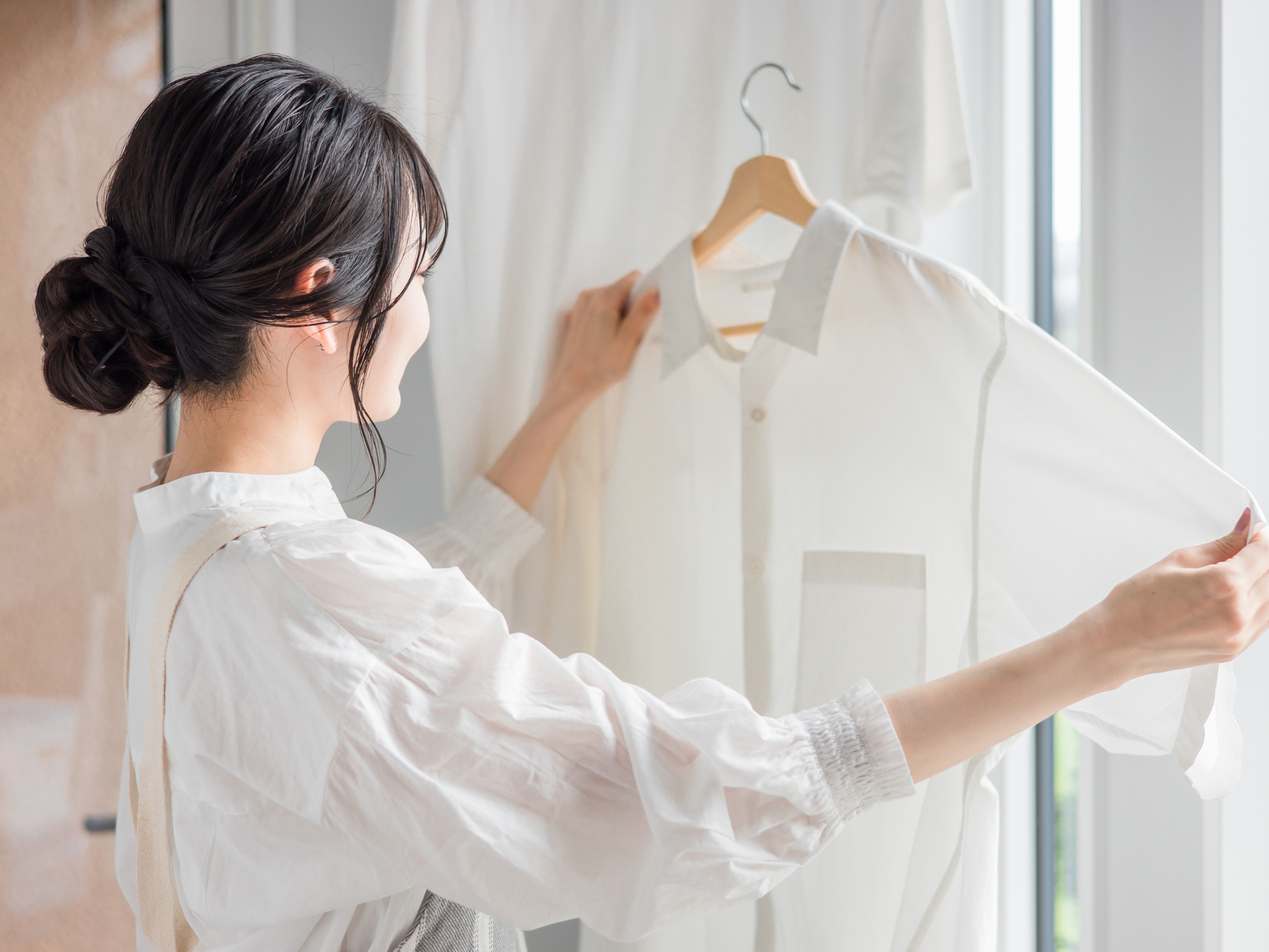 「おしゃれ着」「ソフト」コースの違いを考える女性