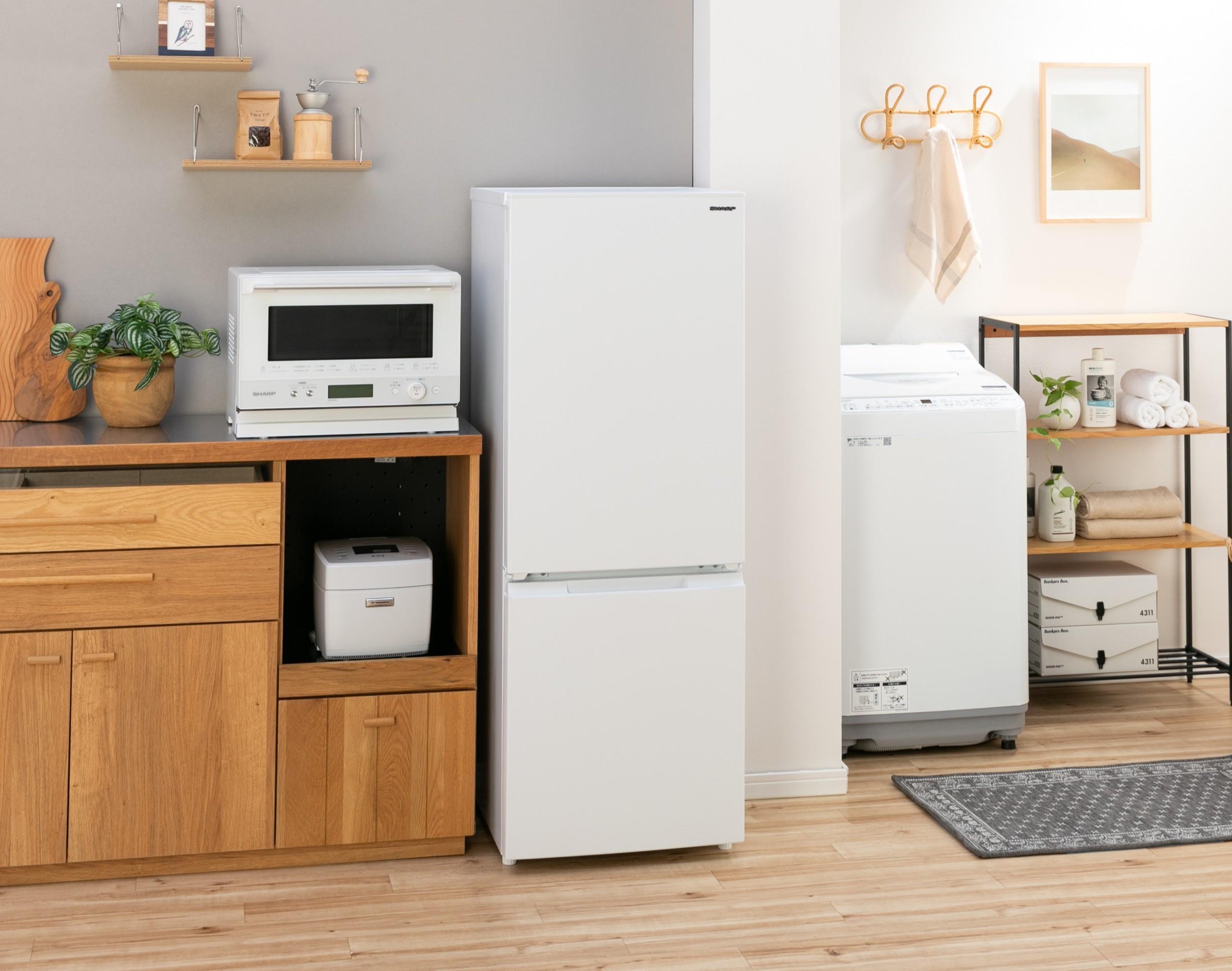 中古の電子レンジを賢く選んで、快適な暮らしを実現した家電のある一人暮らしの部屋