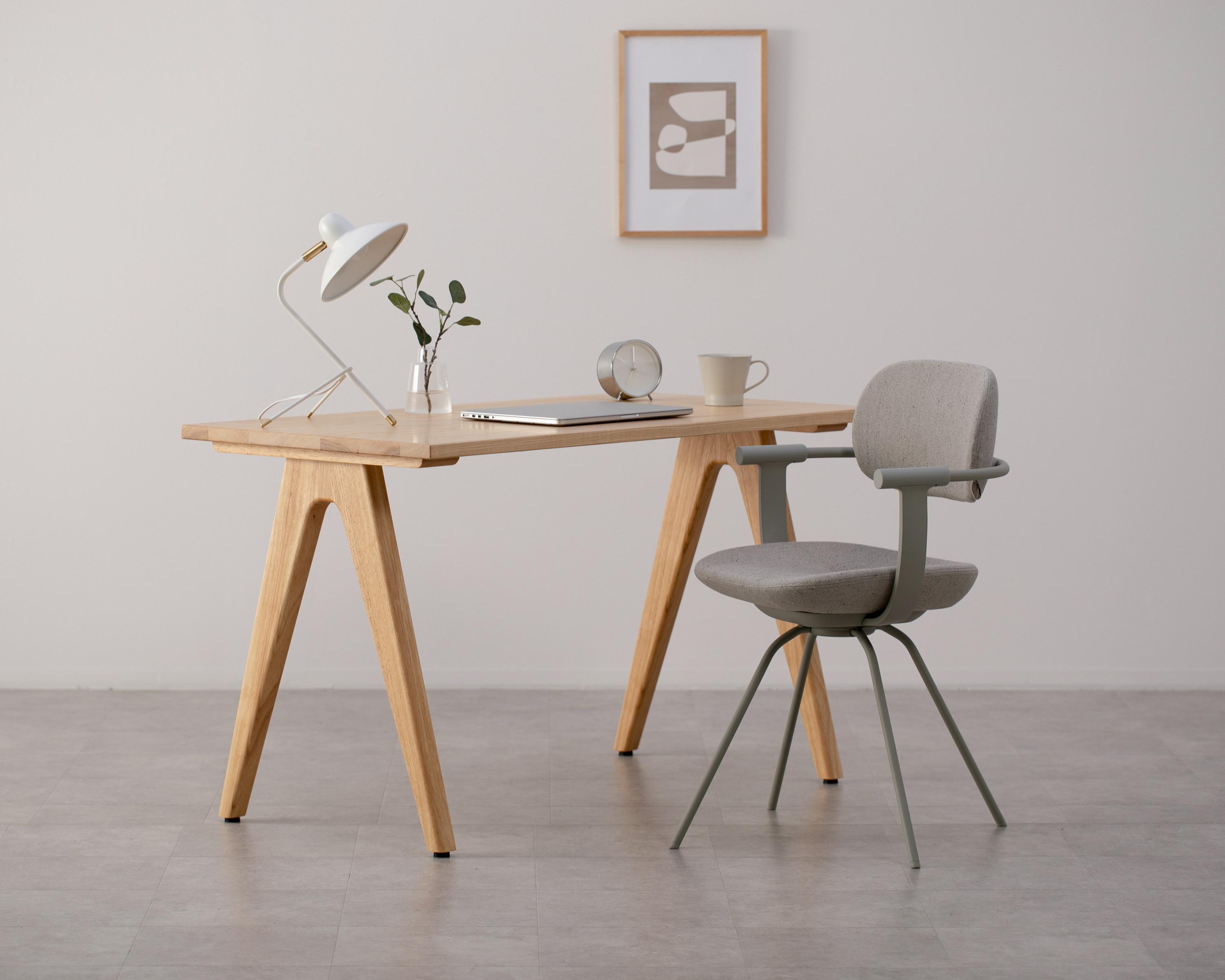 イトーキ バーテブラ03チェア圧迫感のないスリムな4本脚