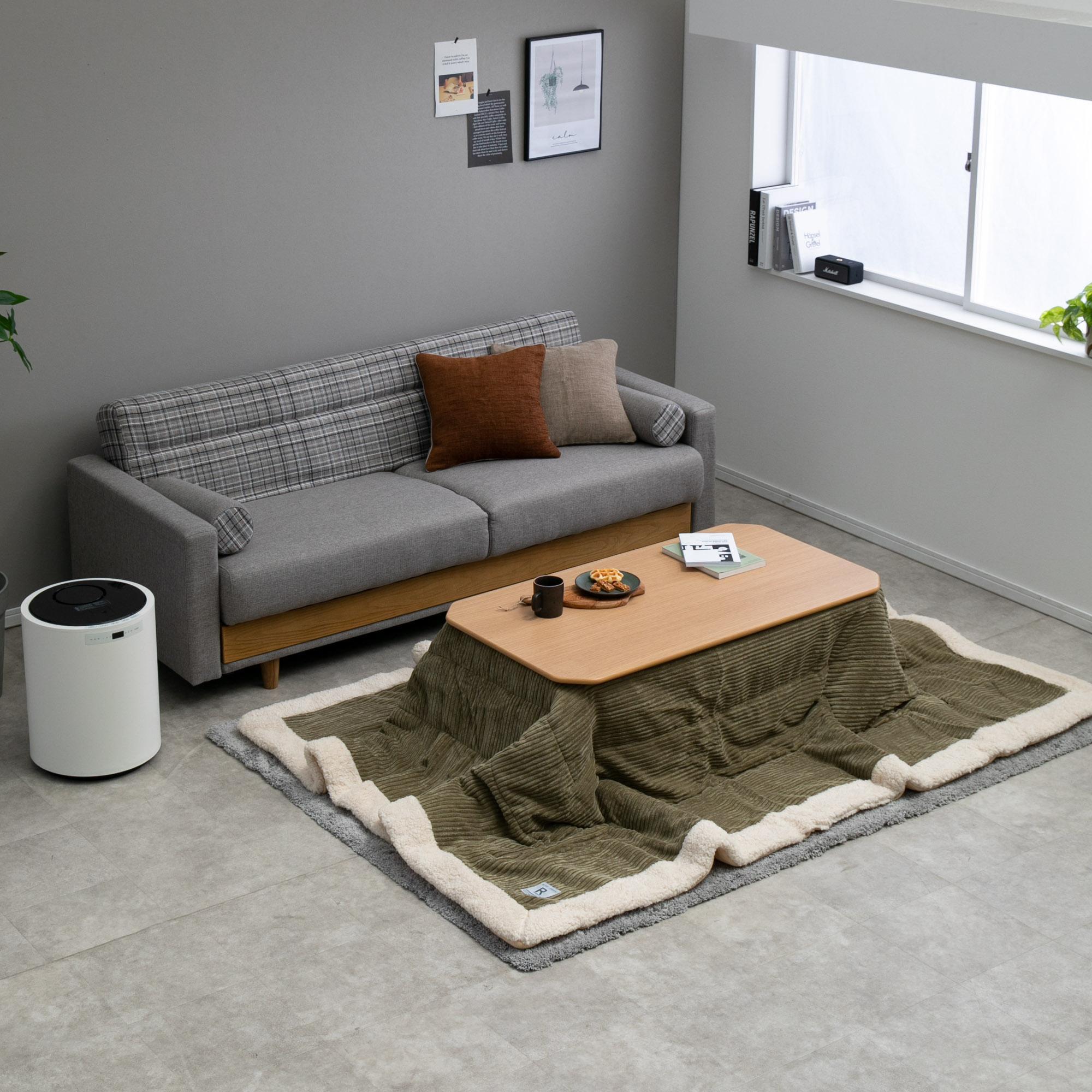 こたつとソファのあるインテリアコーディネート