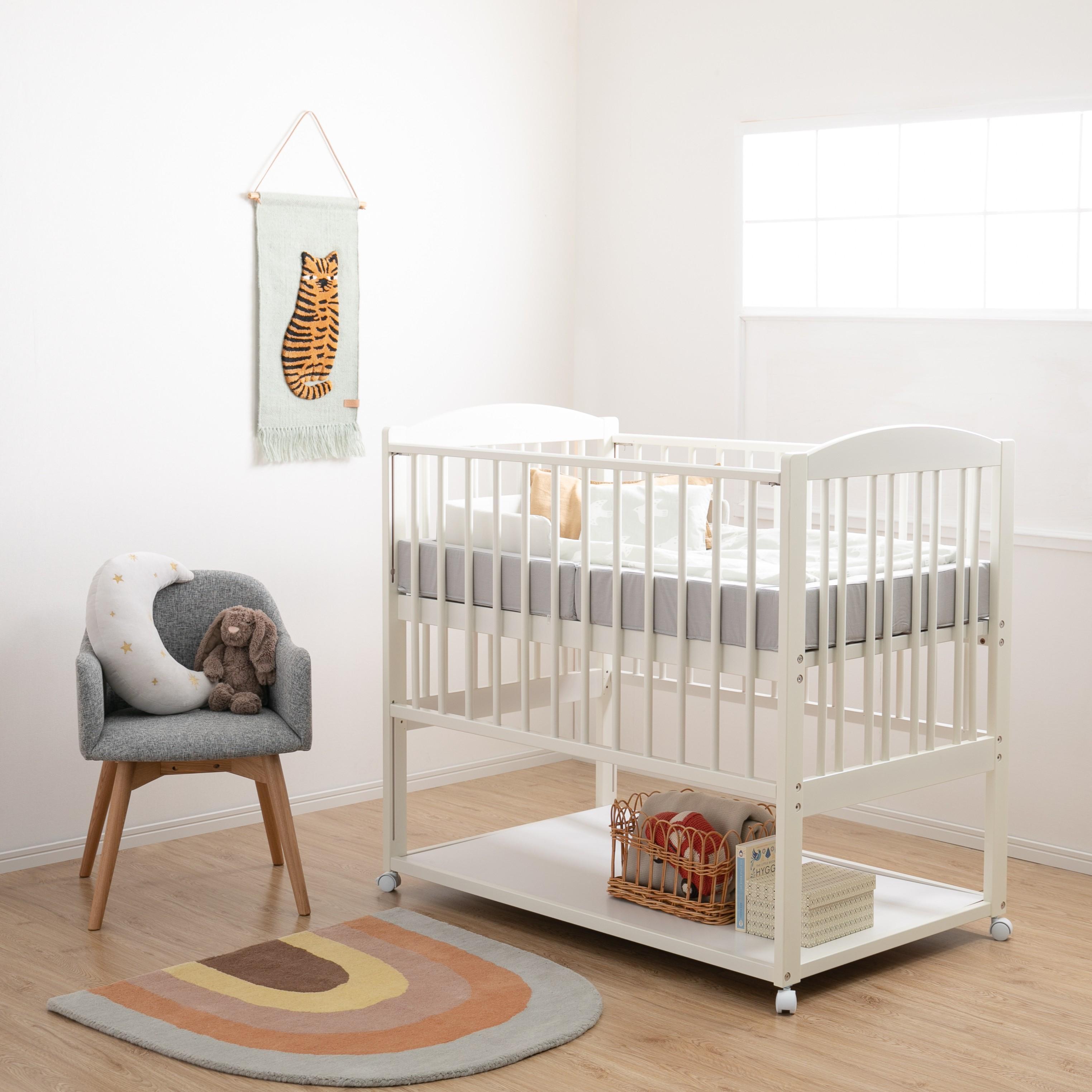 スタンダードサイズのベビーベッド