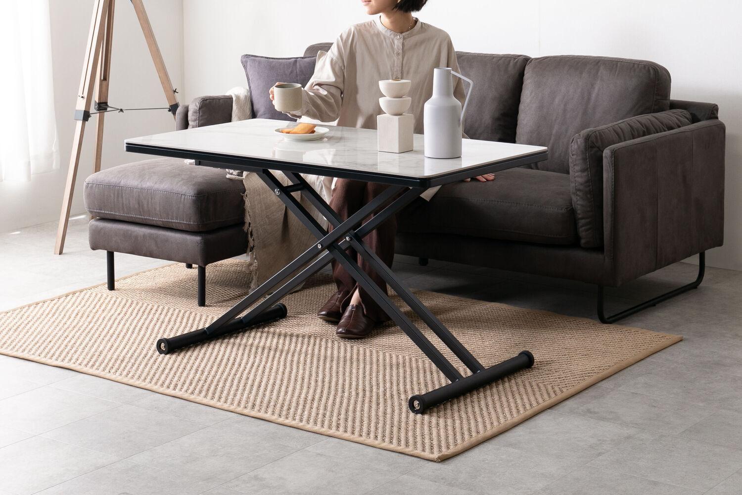 6畳・1Kリビングで在宅ワーク　作業・くつろぎタイム・食事もできるテーブルを配置したテレワークのレイアウト