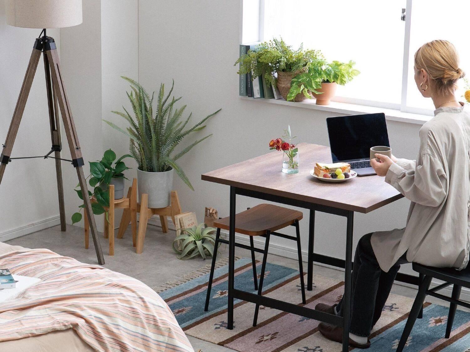6畳ワンルームで在宅ワーク　ダイニングテーブルと兼用するテレワークレイアウト