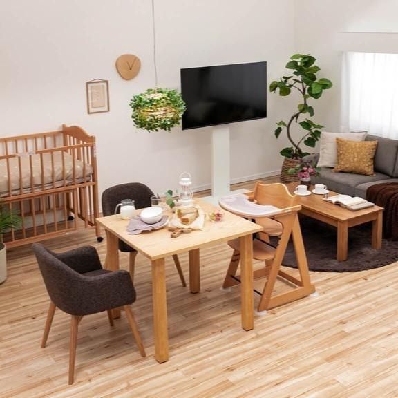 信頼できるベビーブランドを見つけて　赤ちゃんと笑顔の毎日を送る家の様子