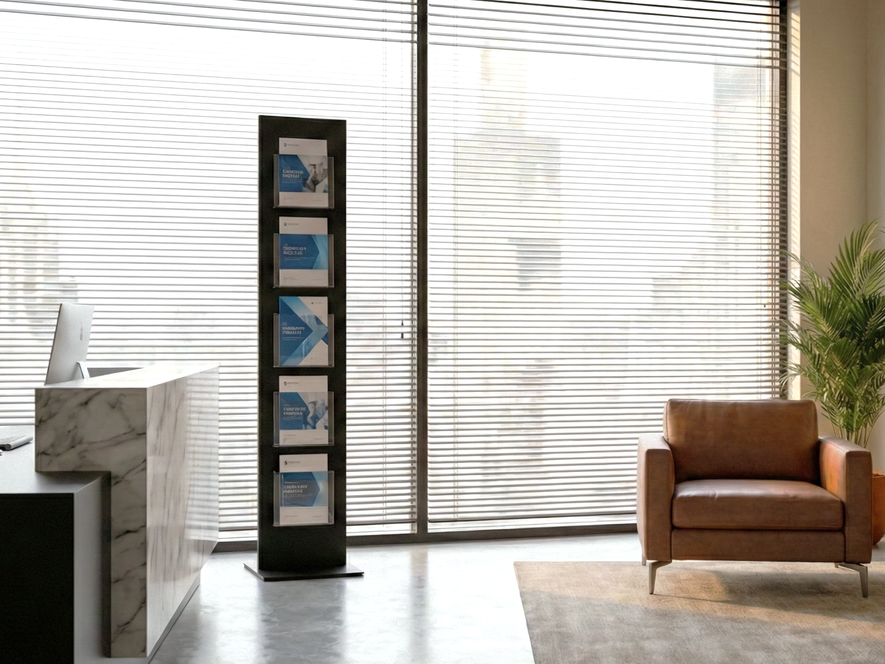 オフィスのロビーに置いてあるパンフレットスタンド