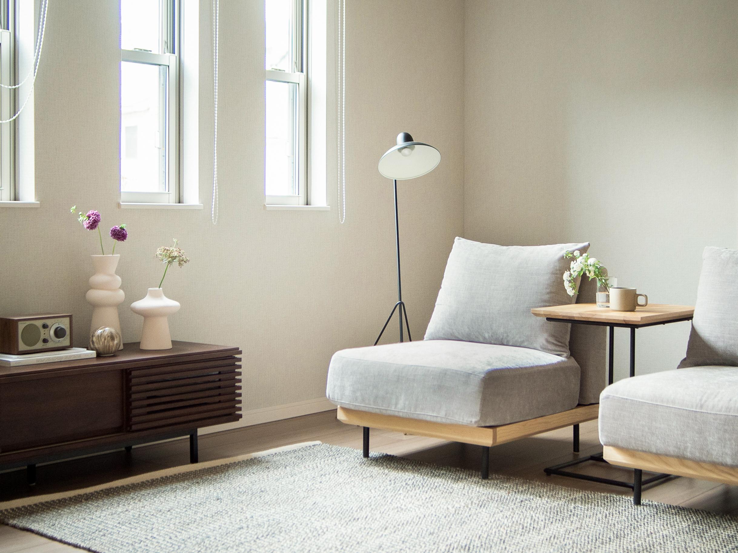 家具と家電のレンタル・サブスククラスでレンタルした家具と家電を使ったリビングのインテリアコーディネート事例